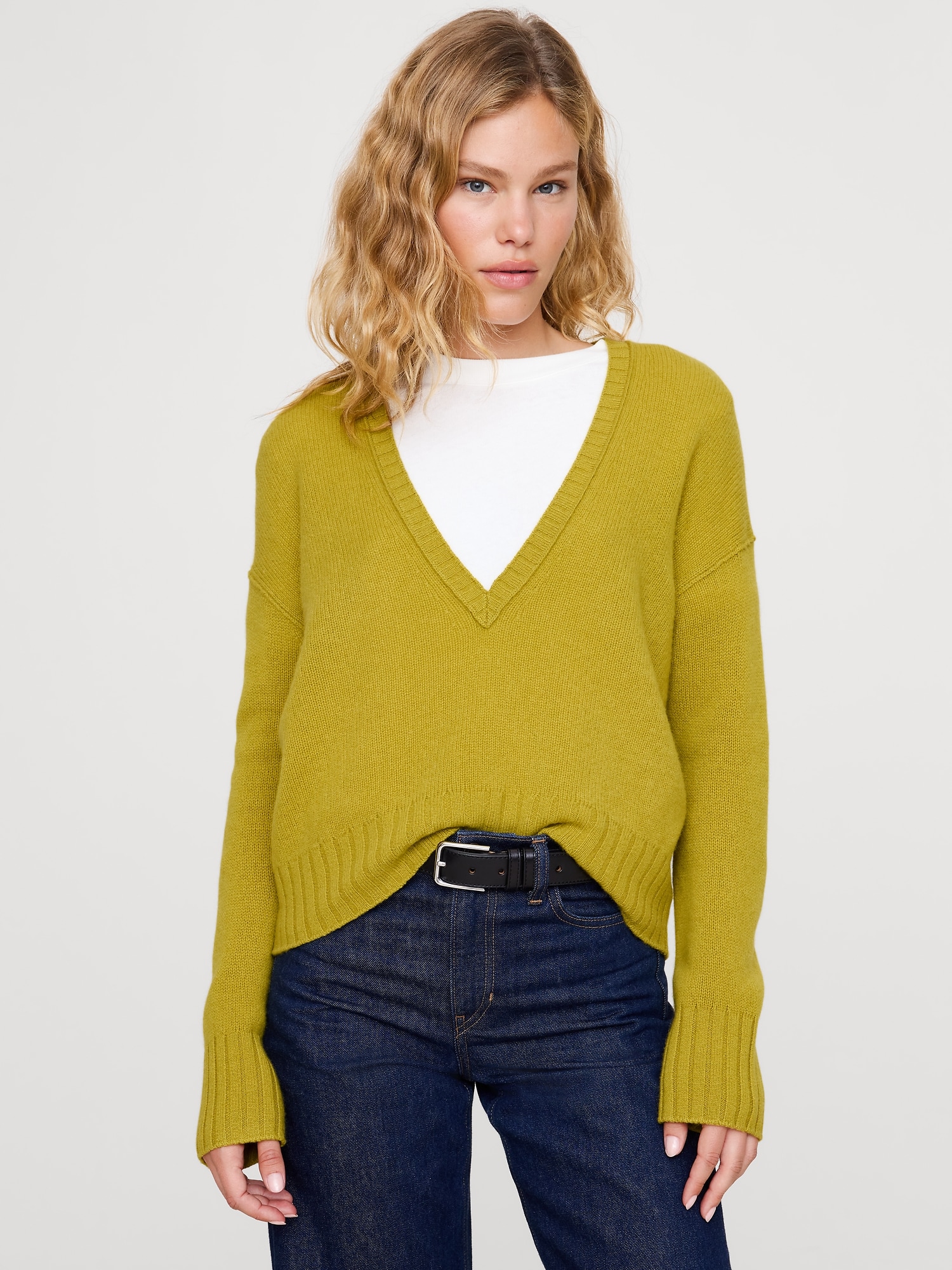 CHANDAIL À ENCOLURE EN V PLONGEANTE EN CACHEMIRE LÉGER