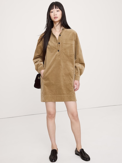ROBE DROITE À ENFILER EN VELOURS CÔTELÉ
