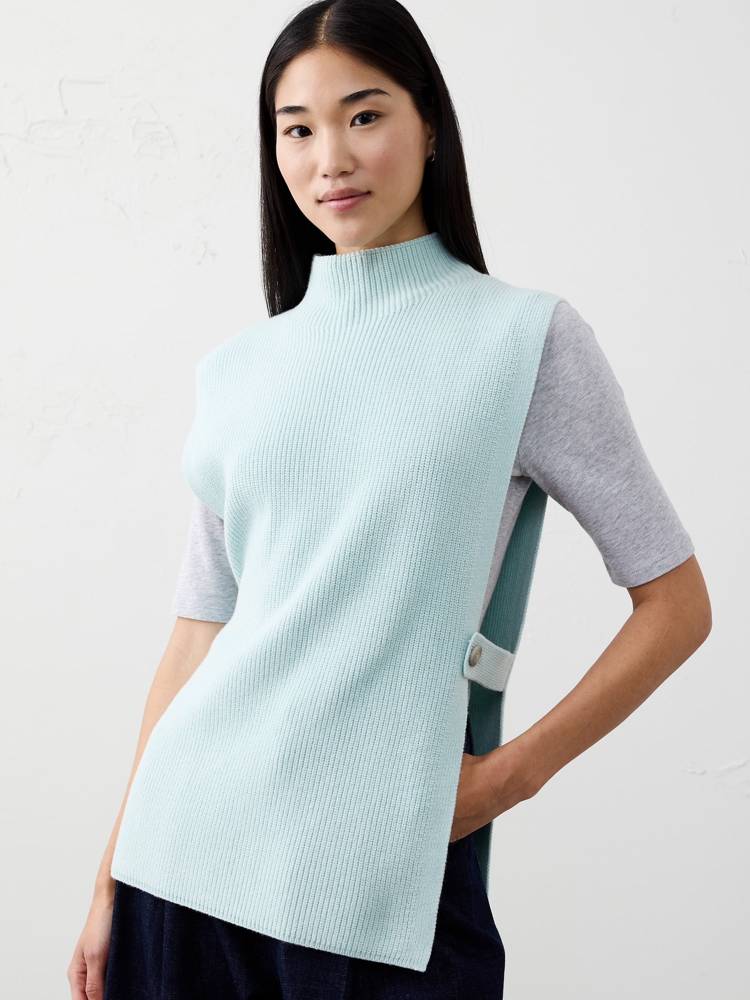 SWEATER BIB PONCHO