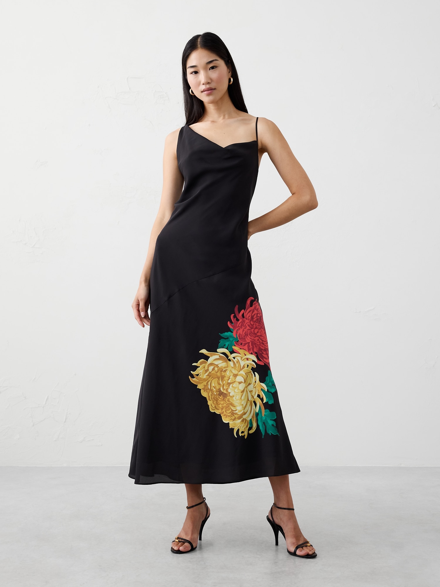 ROBE LONGUE COUPÉE EN BIAIS