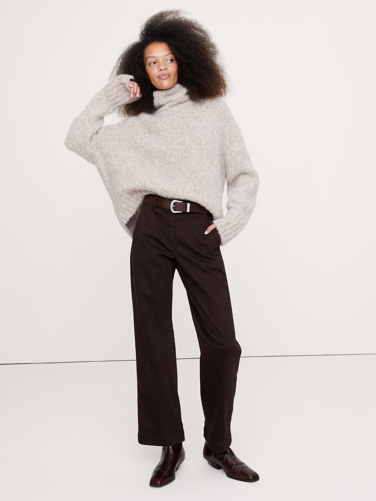 The Weekender Straight-Leg Pant