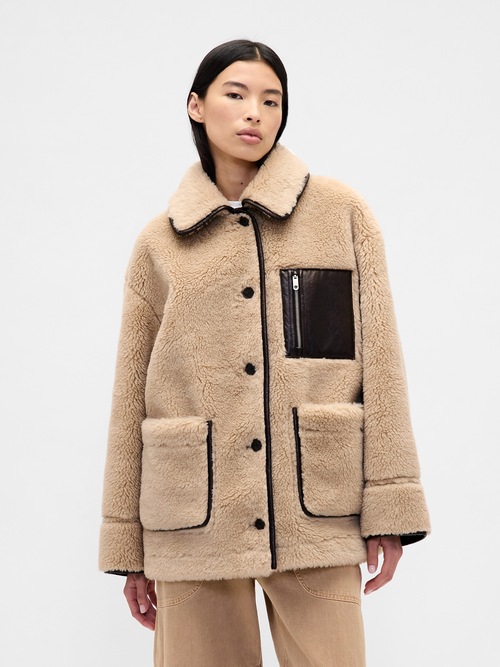 Gap &times; Sandy Liang リバーシブル ヴィーガンレザー ボアジャケット