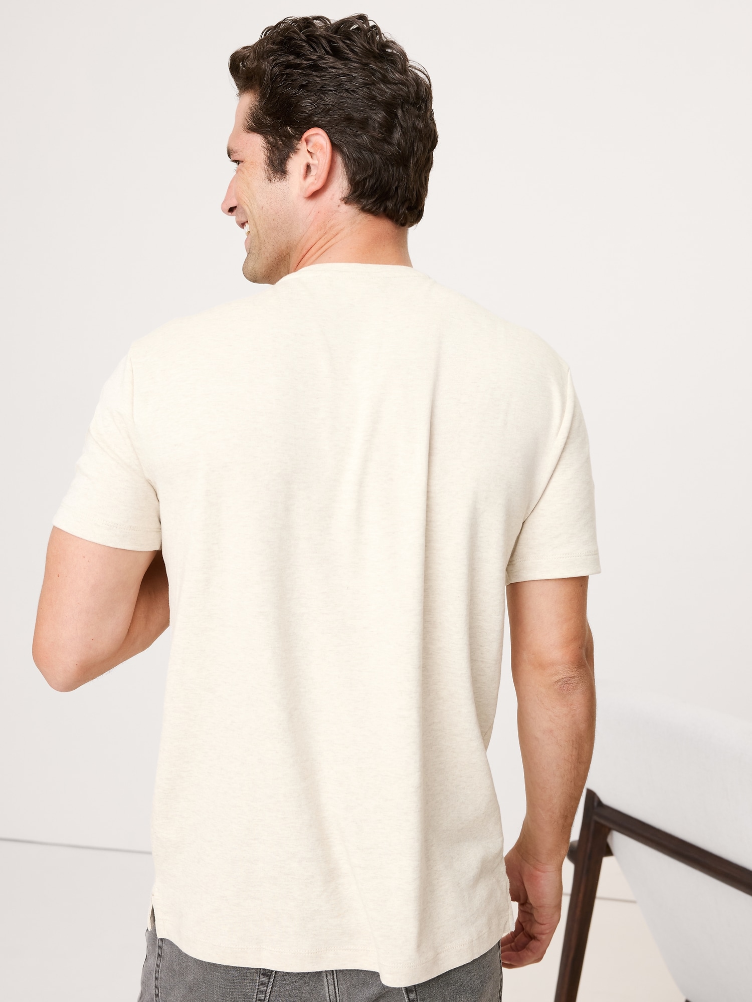 Luxury-Touch VネックTシャツ-1