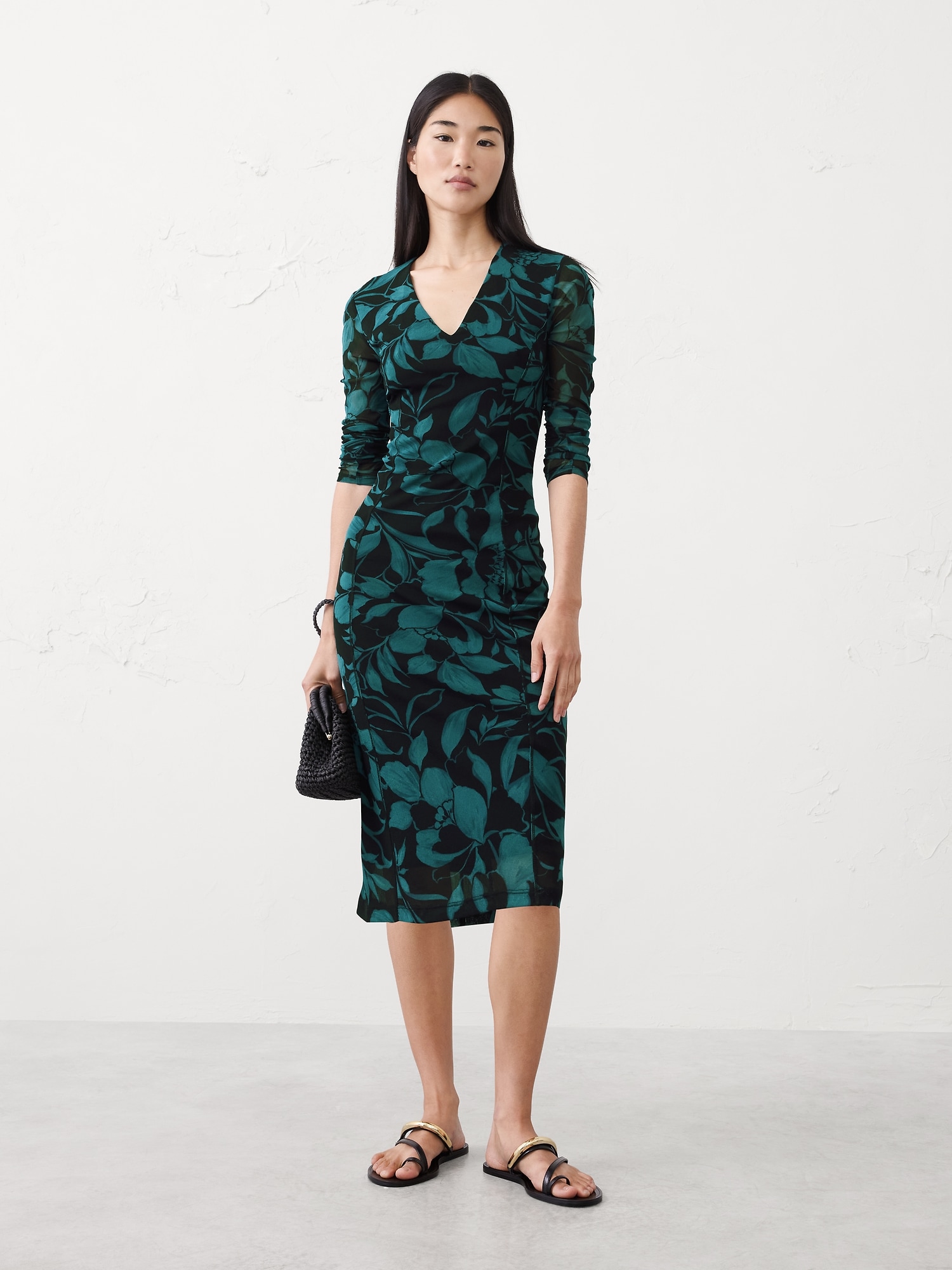 ROBE MI-LONGUE À MAILLES, ARRIVE SOUS LE GENOU