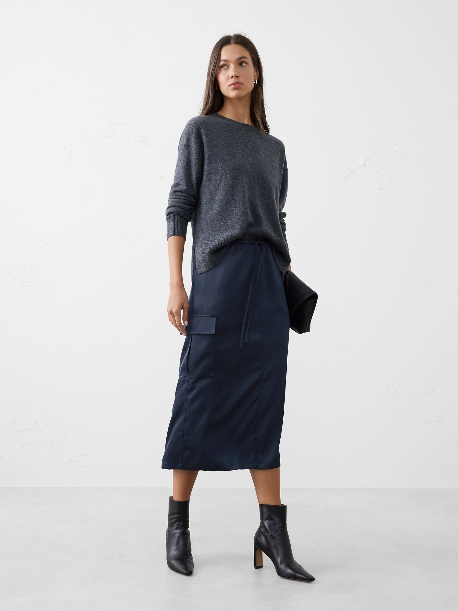 JUPE CARGO MI-LONGUE EN SATIN