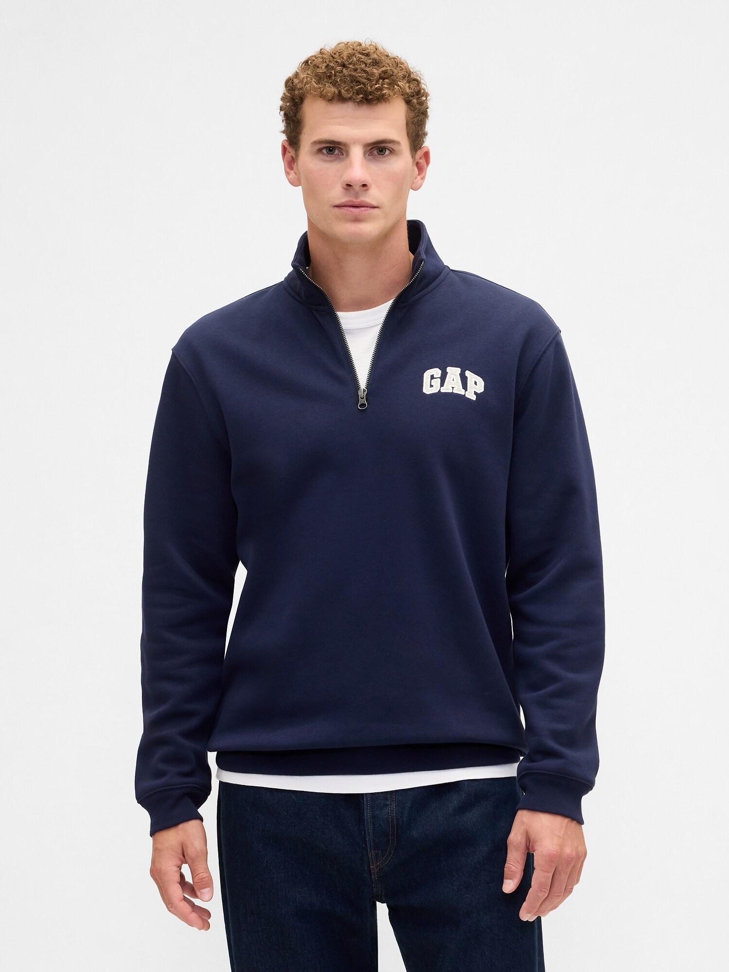 Gap公式オンラインストア | リラックスフィット GAPロゴ 1/4 ジップ