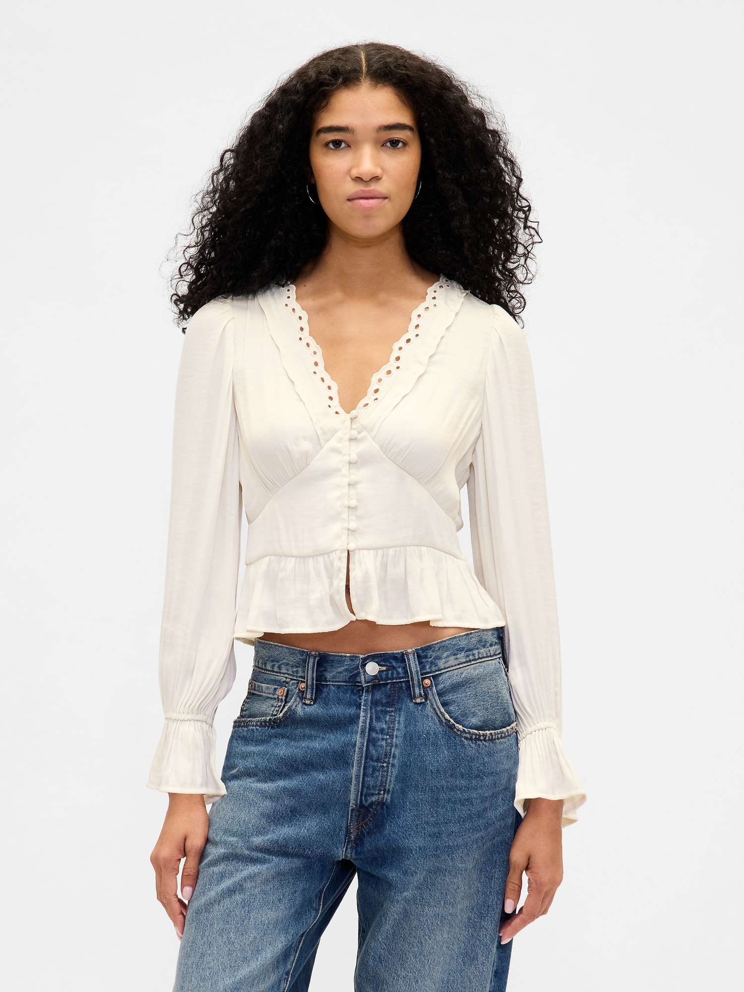 HAUT À BASQUE À ENCOLURE EN V EN BRODERIE ANGLAISE