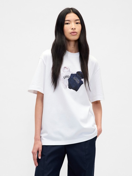 Gap &times; Sandy Liang ヘビーウェイト オーガニックコットン グラフィックTシャツ (ユニセックス)
