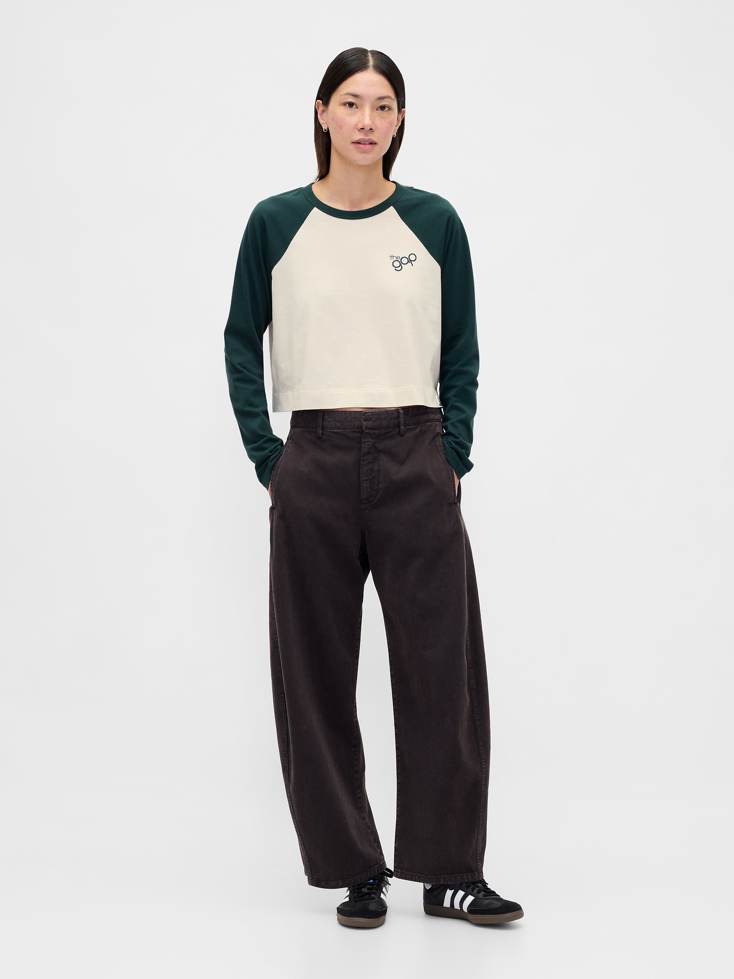 リラックスフィット クロップド GAPロゴTシャツ-1