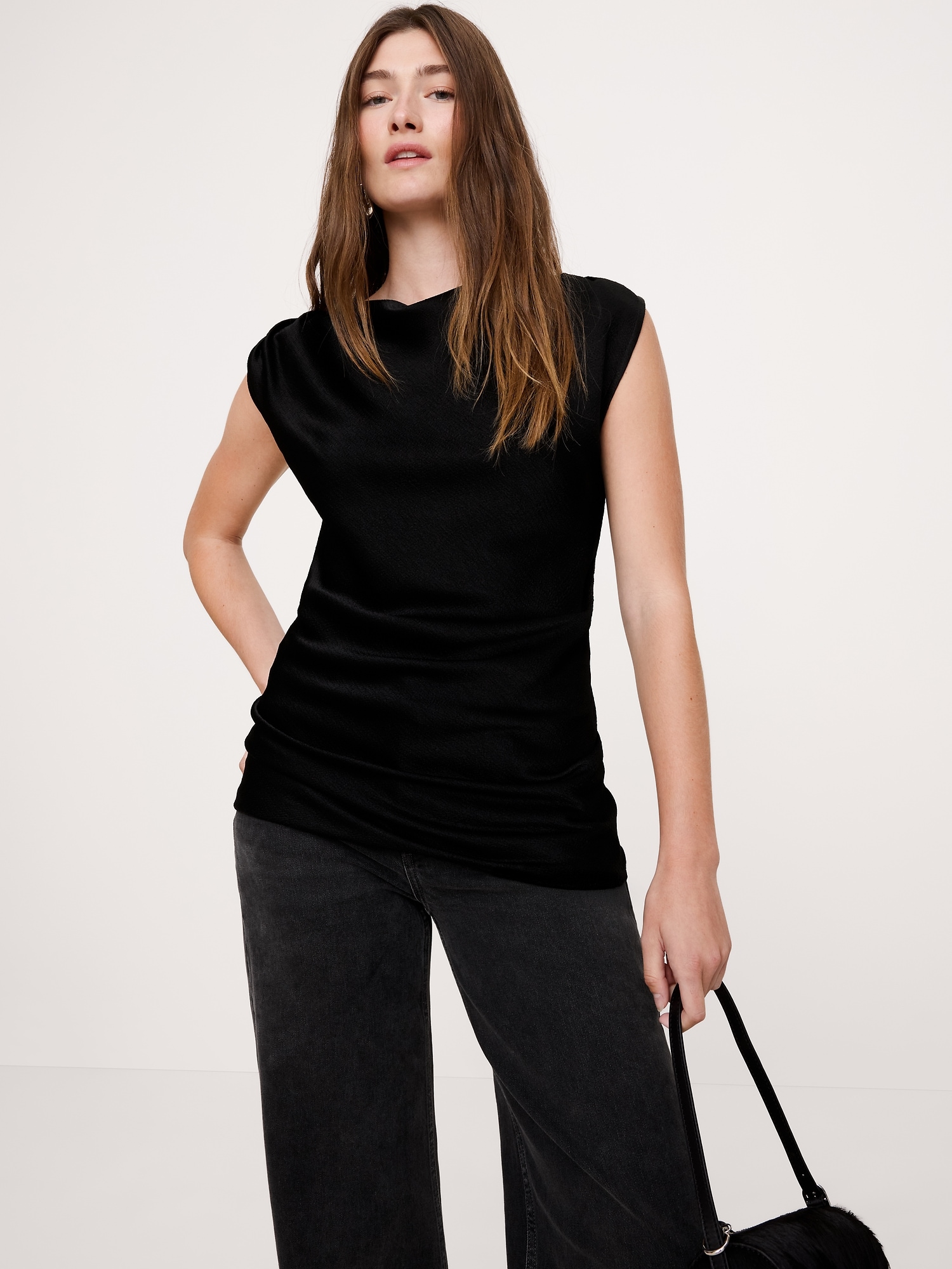 HAUT DRAPÉ EN SATIN MARTELÉ