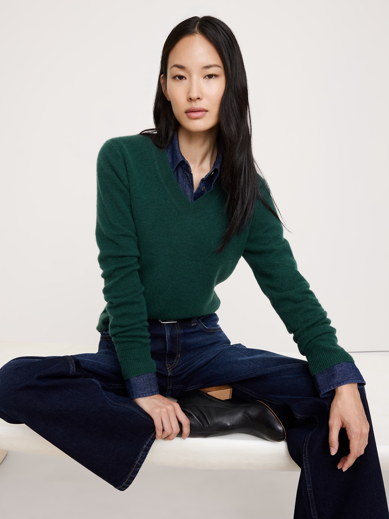 Lightweight Cashmere V-Neck Sweater