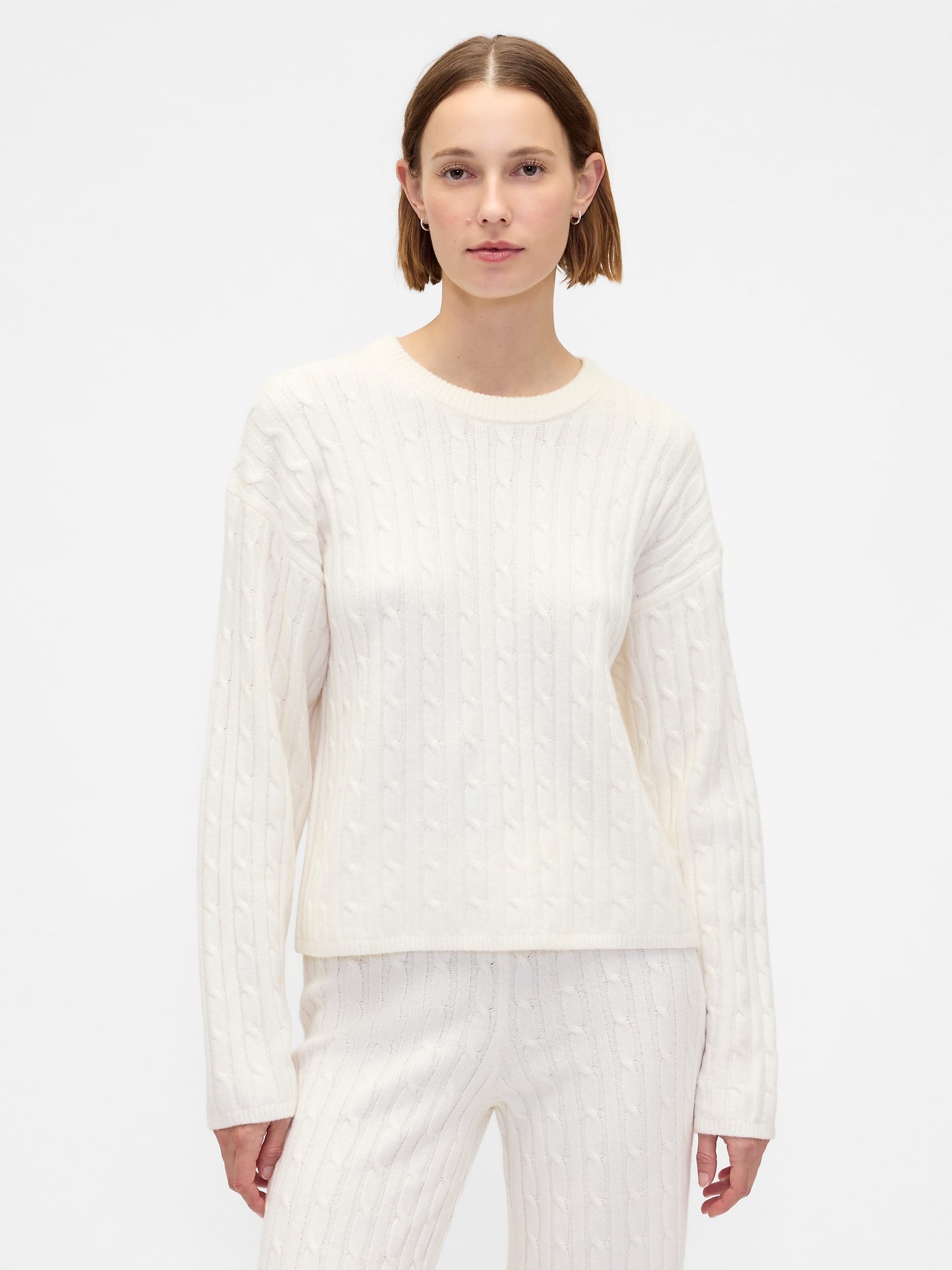 CashSoft Cable-Knit Crewneck Sweater