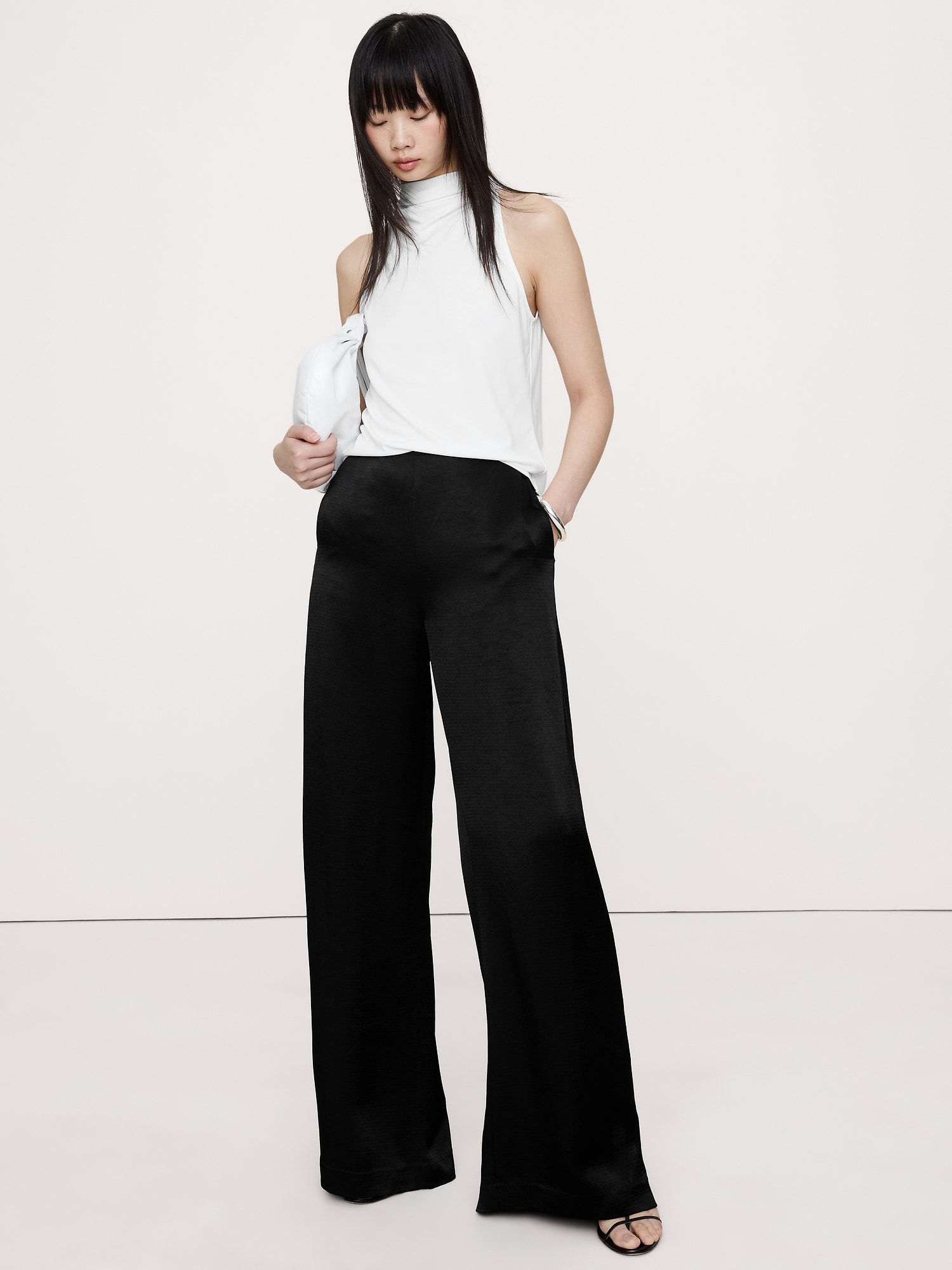 PANTALON-JUPE EN SATIN MARTELÉ À JAMBE LARGE ET TAILLE HAUTE