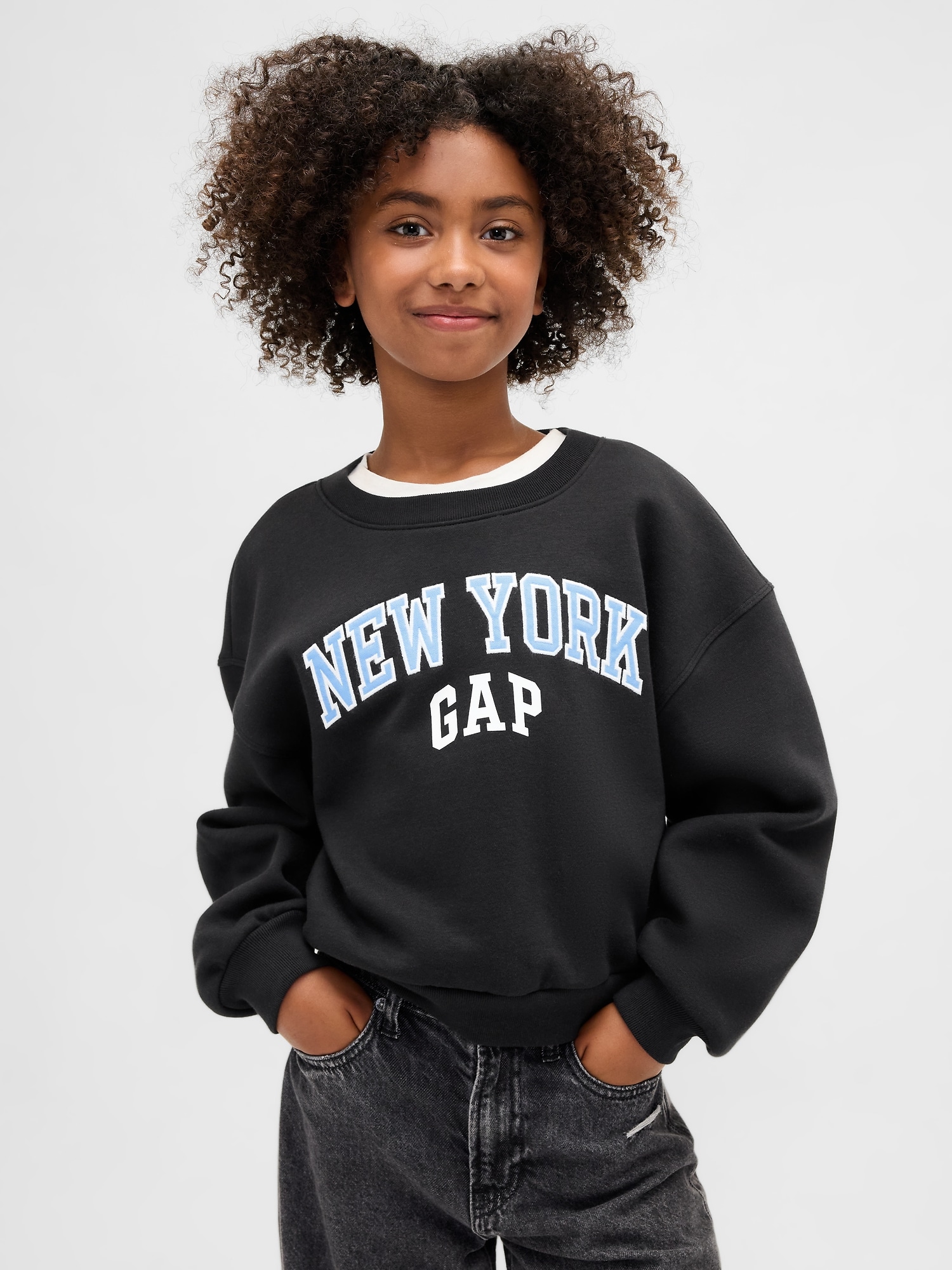 Gap リラックスフィット GAPロゴ スウェットシャツ (キッズ)