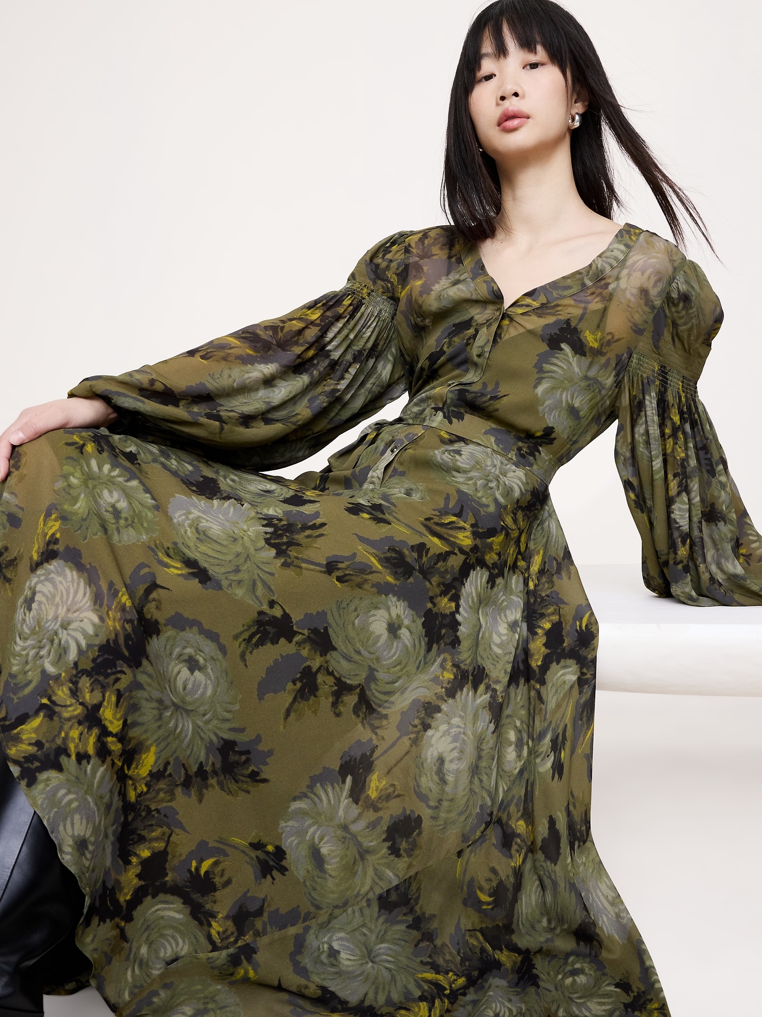 ROBE LONGUE À MANCHES BOUFFANTES EN CRÊPE GEORGETTE