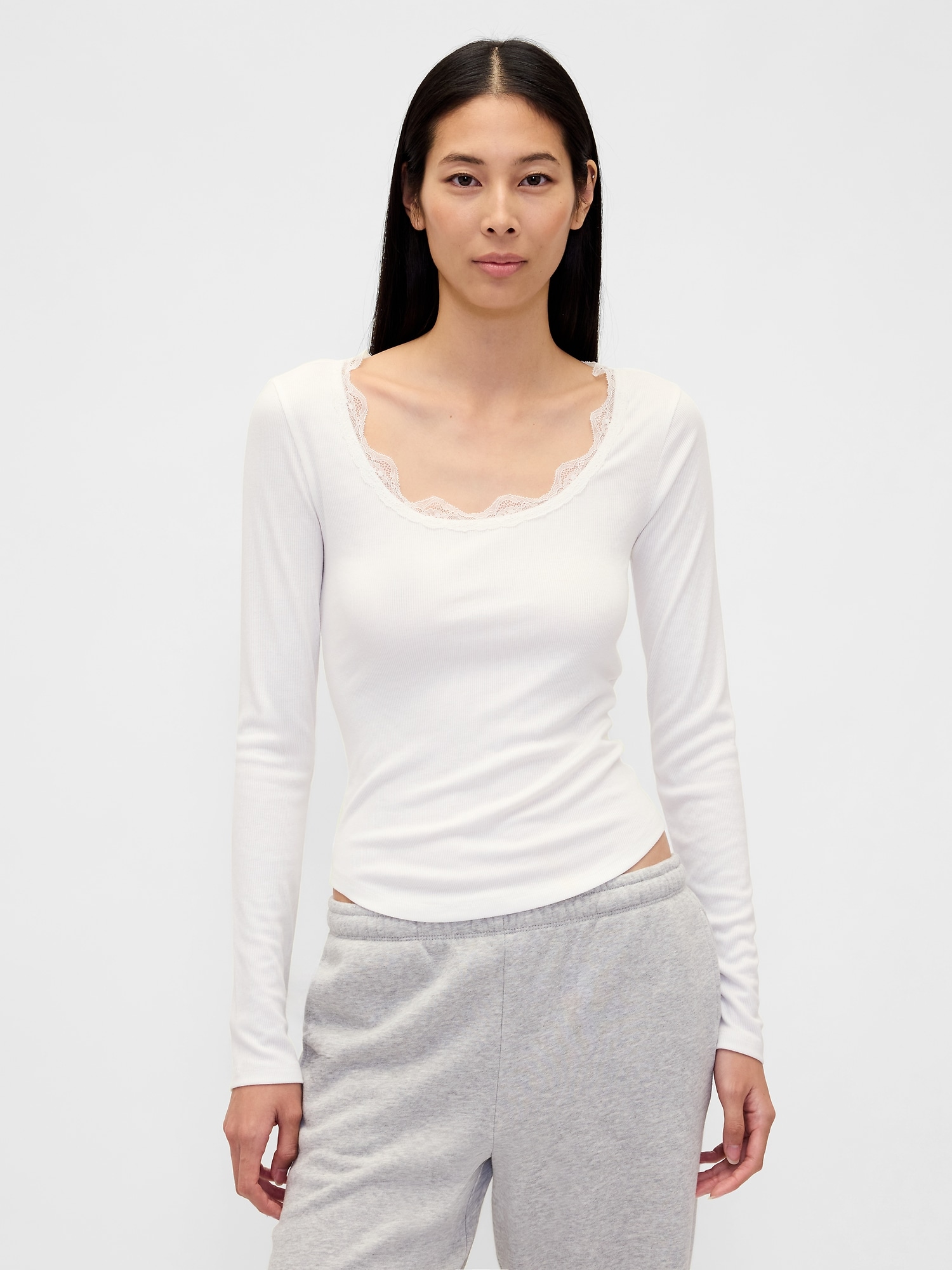 HAUT DE PYJAMA FINEMENT CÔTELÉ À DENTELLE