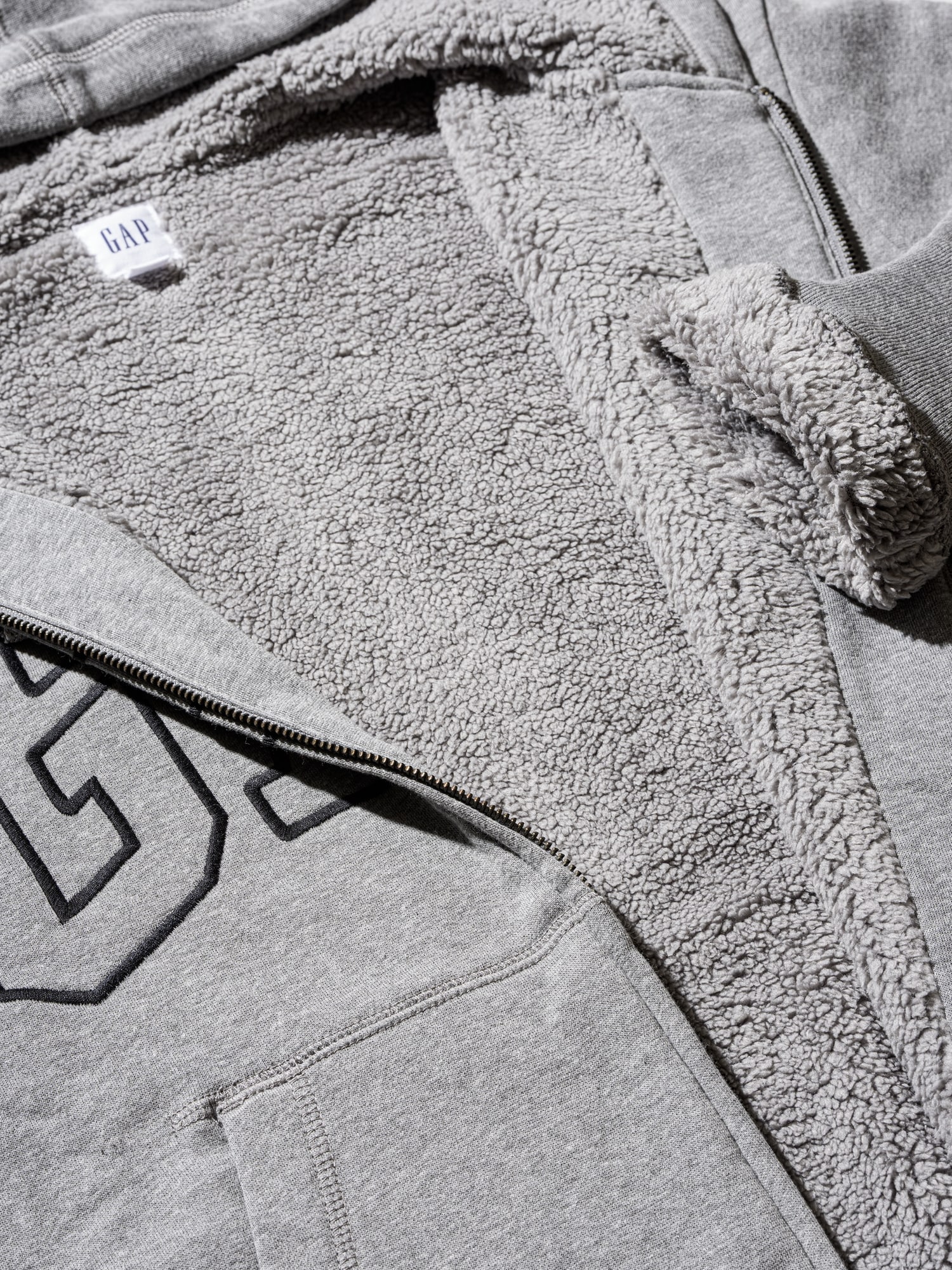 Gap公式オンラインストア | リラックスフィット GAPロゴ 裏ボア ジップ