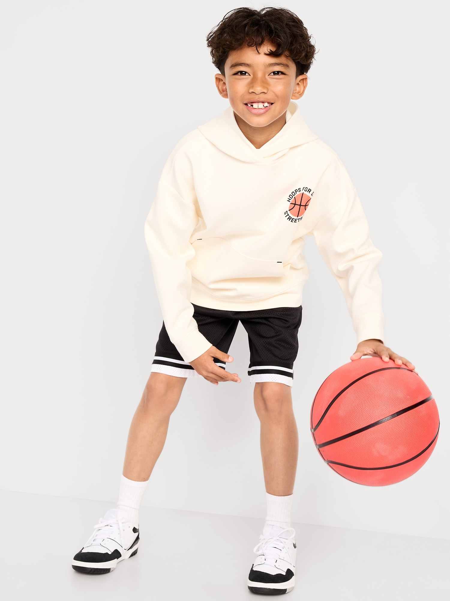 SHORT DE BASKETBALL EN MAILLE, LONGUEUR GENOU POUR GARÇON