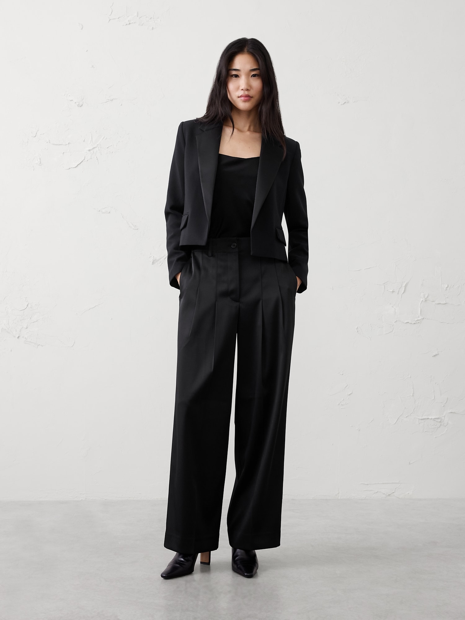 PANTALON DROIT À TAILLE TRÈS HAUTE EN SATIN