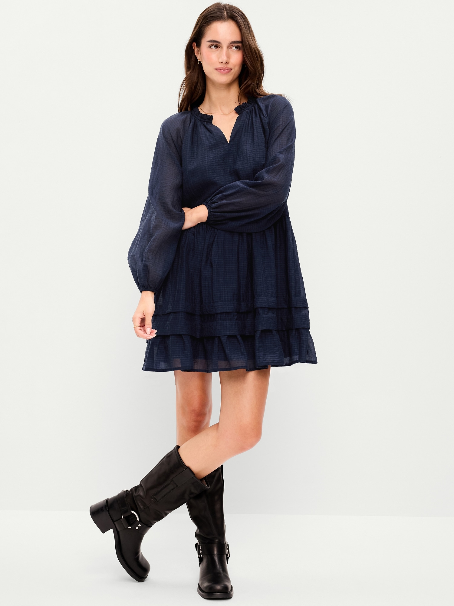 ROBE COURTE TRAPÈZE À MANCHES LONGUES