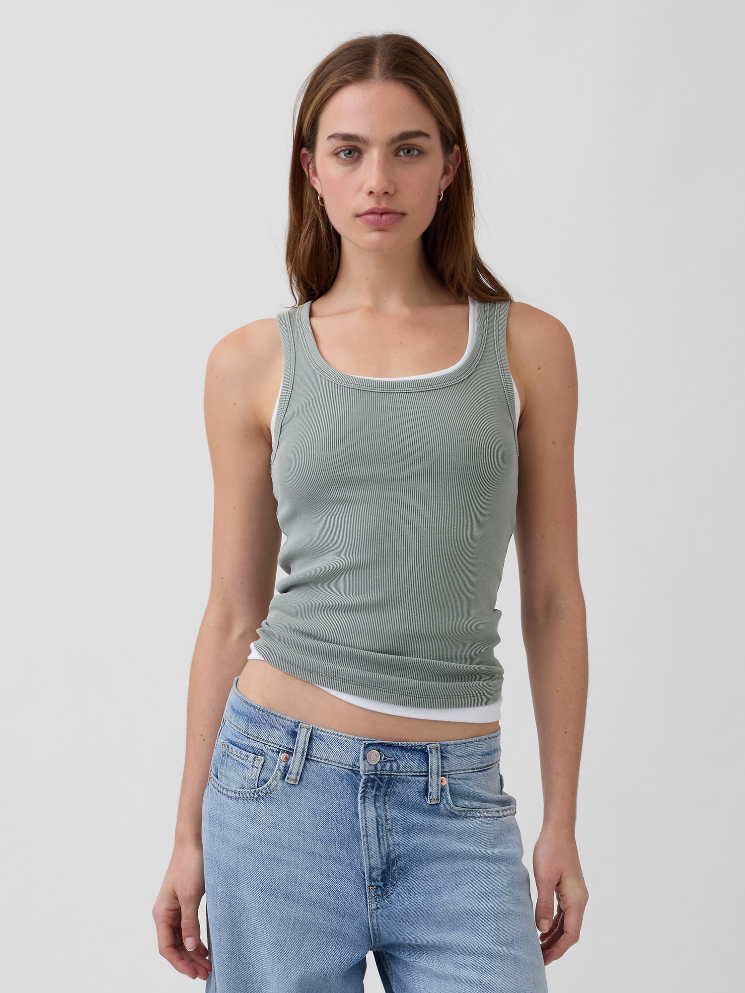 CAMISOLE CÔTELÉE À ENCOLURE DÉGAGÉE