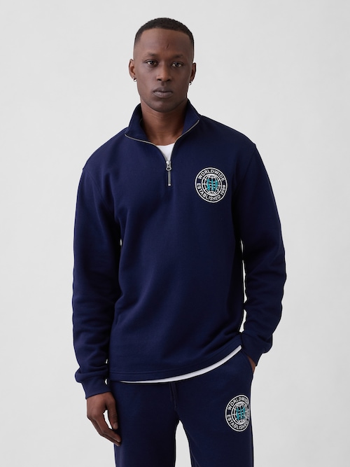 リラックスフィット GAPロゴ グラフィック 1/4 ジップアップ スウェットシャツ