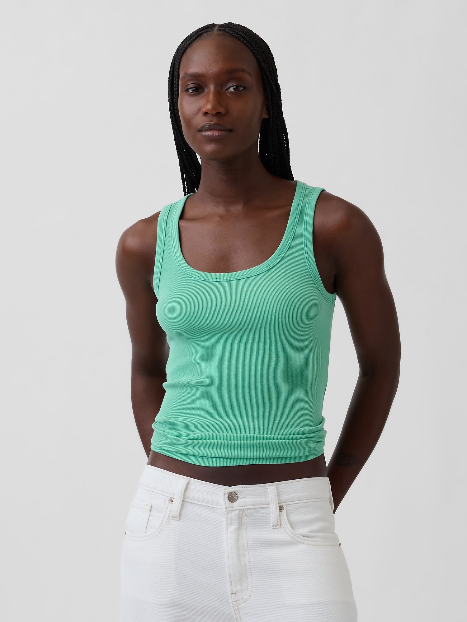 CAMISOLE CÔTELÉE À ENCOLURE DÉGAGÉE