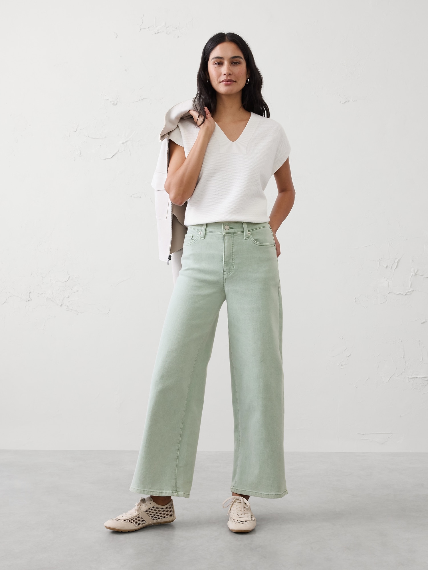 Wide-Leg High-Rise Cropped Jean