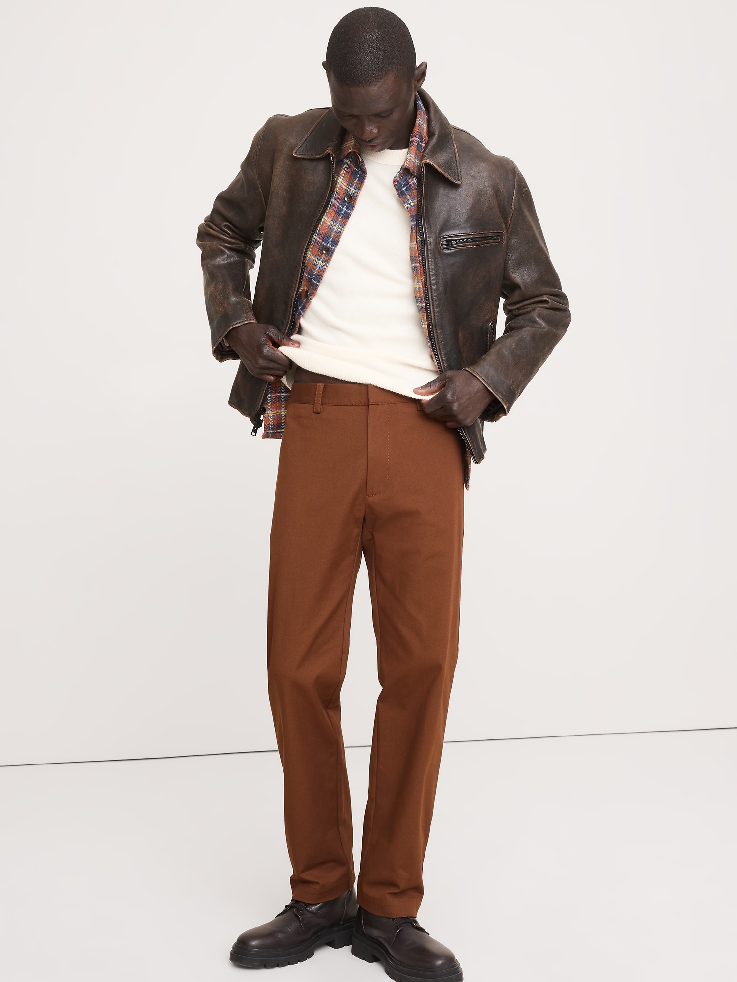 CHINO DROIT EN TISSU ITALIEN EXTENSIBLE