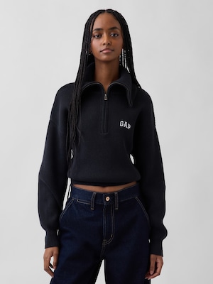 リラックスフィット GAPロゴ ハーフジップ プルオーバー クロップドセーター
