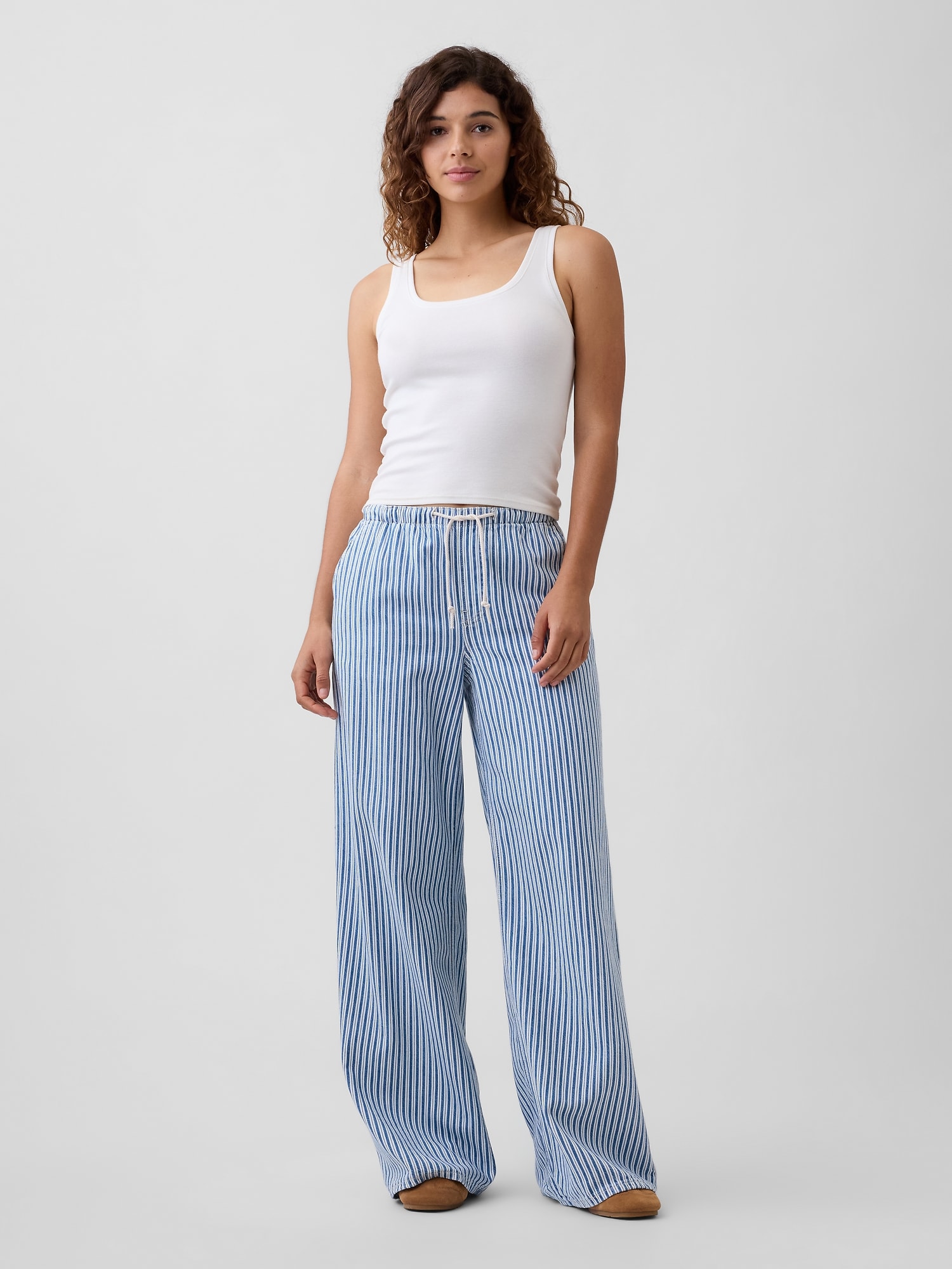 Mid Rise Pull-On SuperLight Wide-Leg Jeans