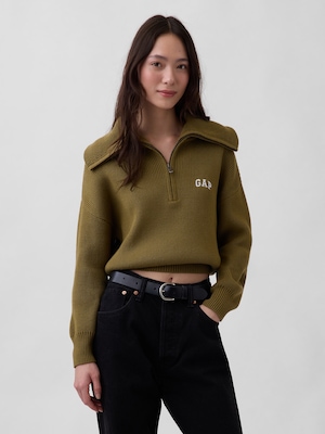 リラックスフィット GAPロゴ ハーフジップ プルオーバー クロップドセーター