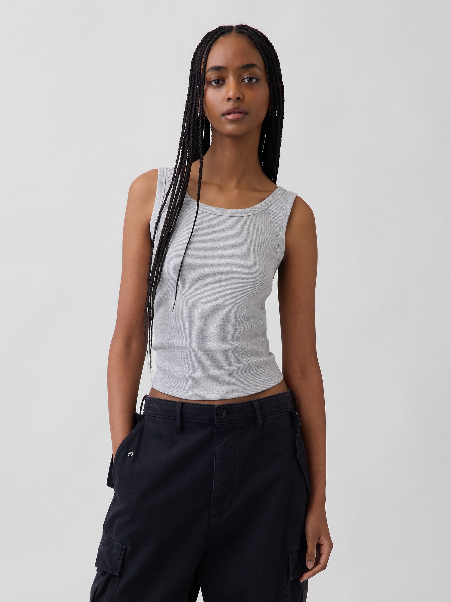 CAMISOLE CÔTELÉE À ENCOLURE DÉGAGÉE