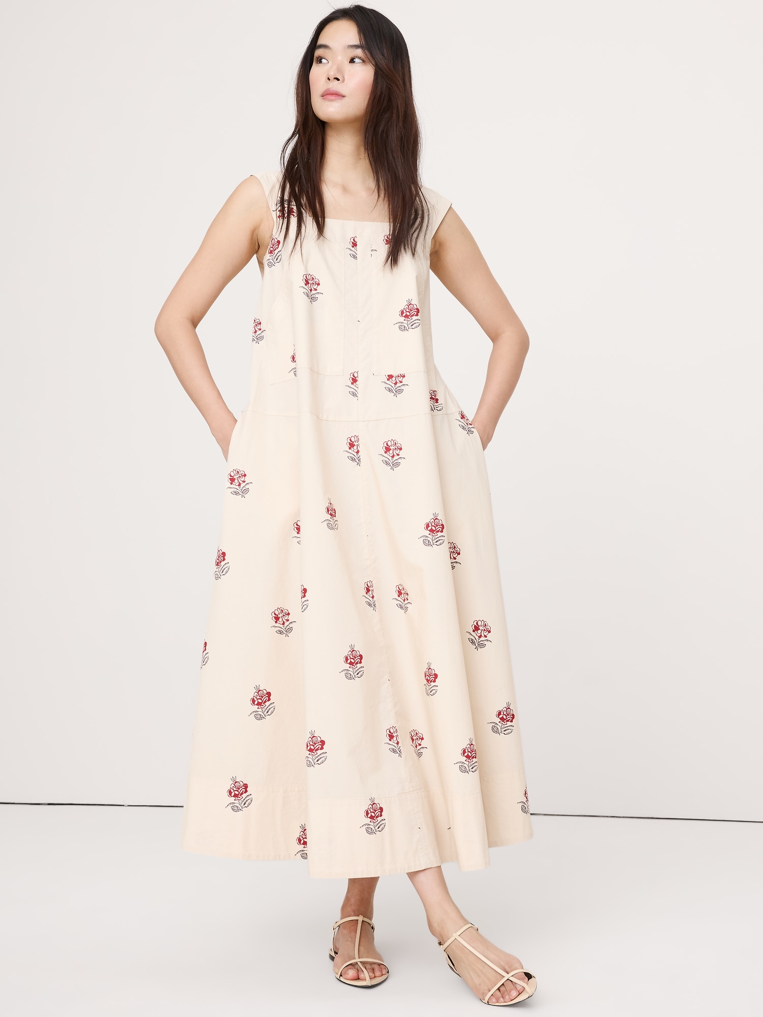 ROBE LONGUE TABLIER À ENCOLURE CARRÉE