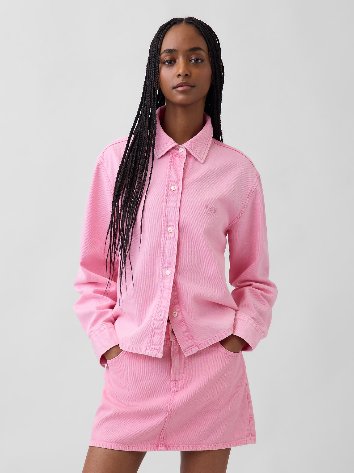 Gap公式オンラインストア | ウルトラソフトデニム GAPロゴシャツ