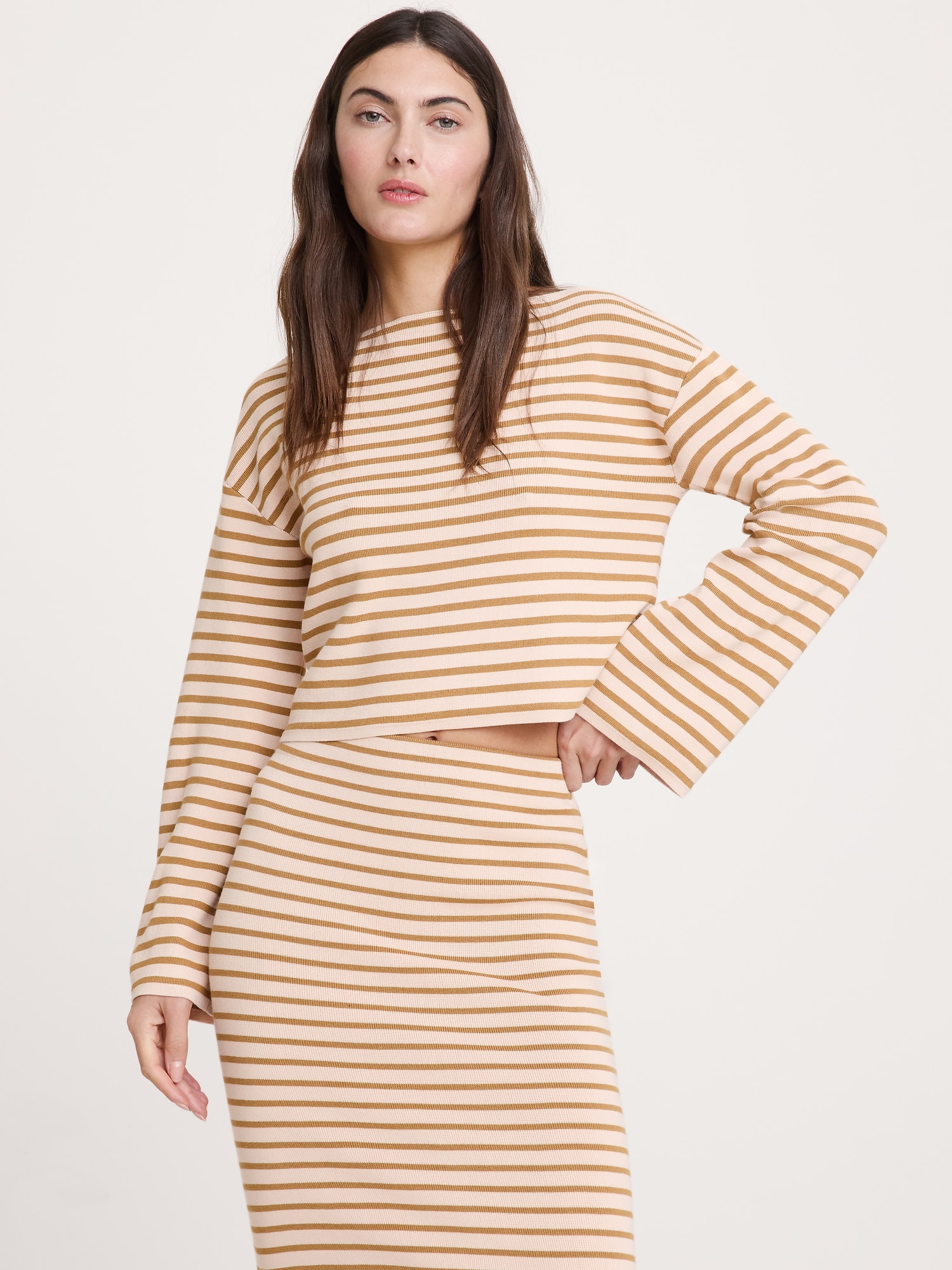 HAUT EFFET SCULPTANT À MANCHES ÉVASÉES