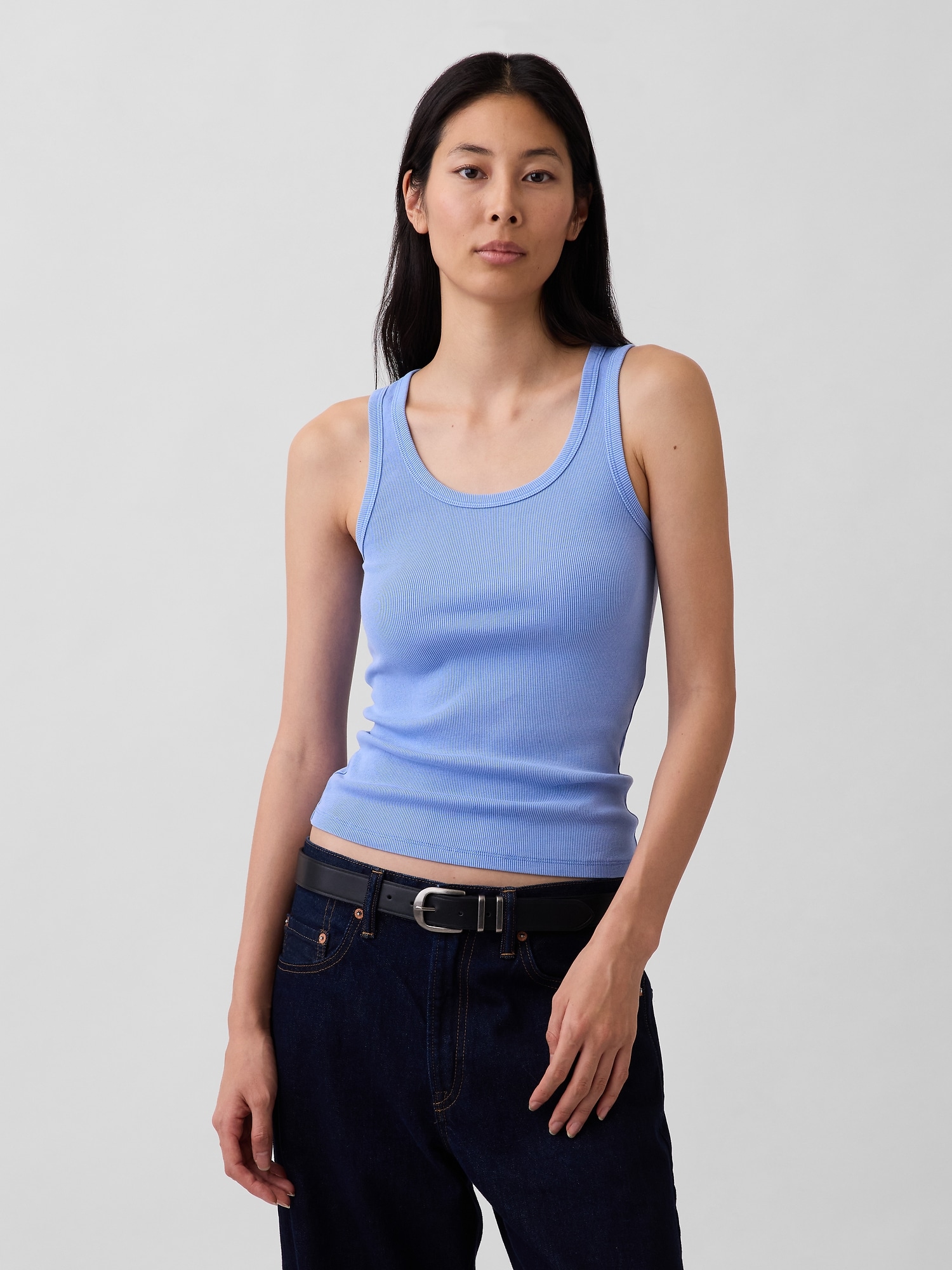 CAMISOLE CÔTELÉE À ENCOLURE DÉGAGÉE