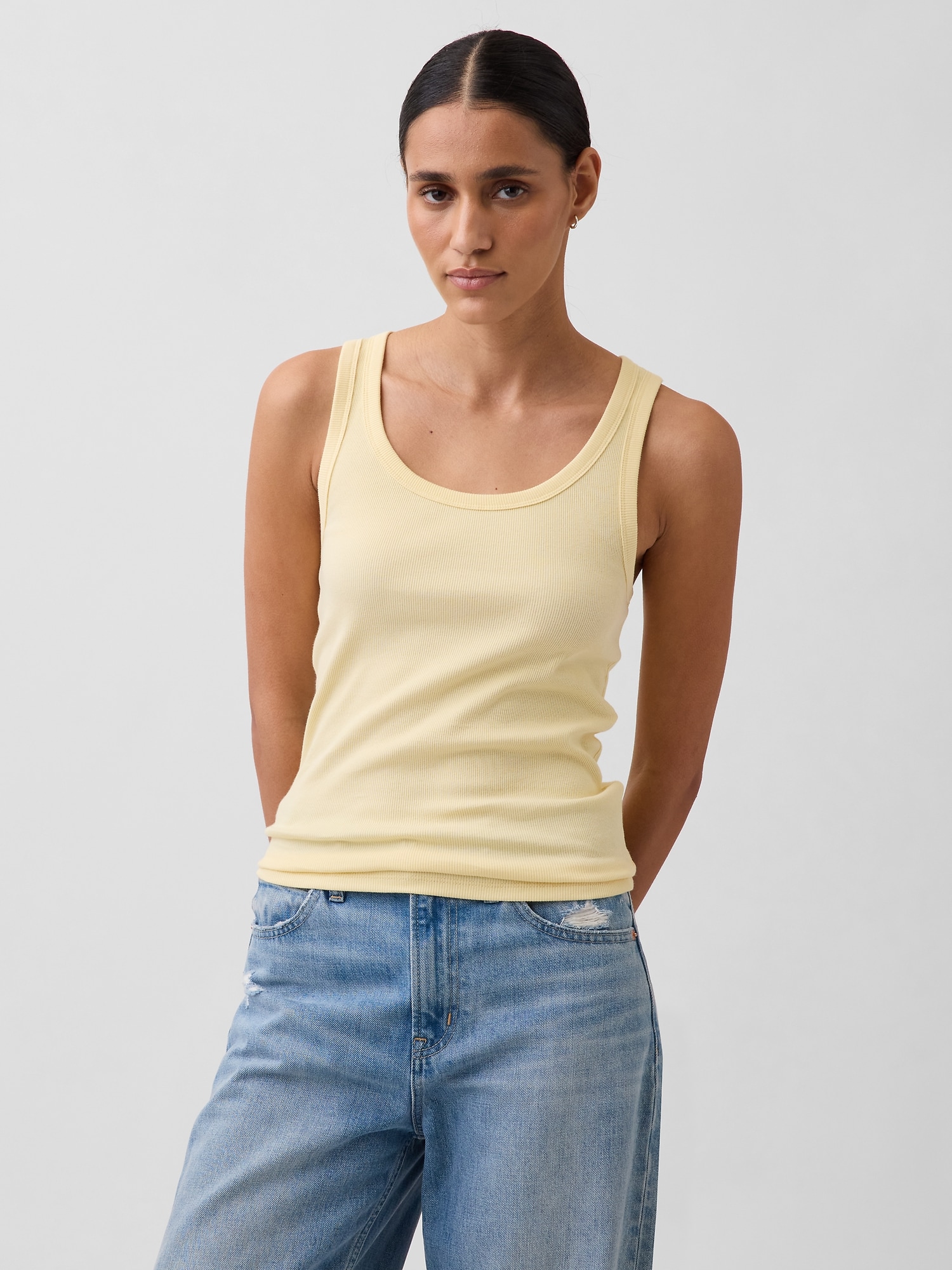 CAMISOLE CÔTELÉE À ENCOLURE DÉGAGÉE