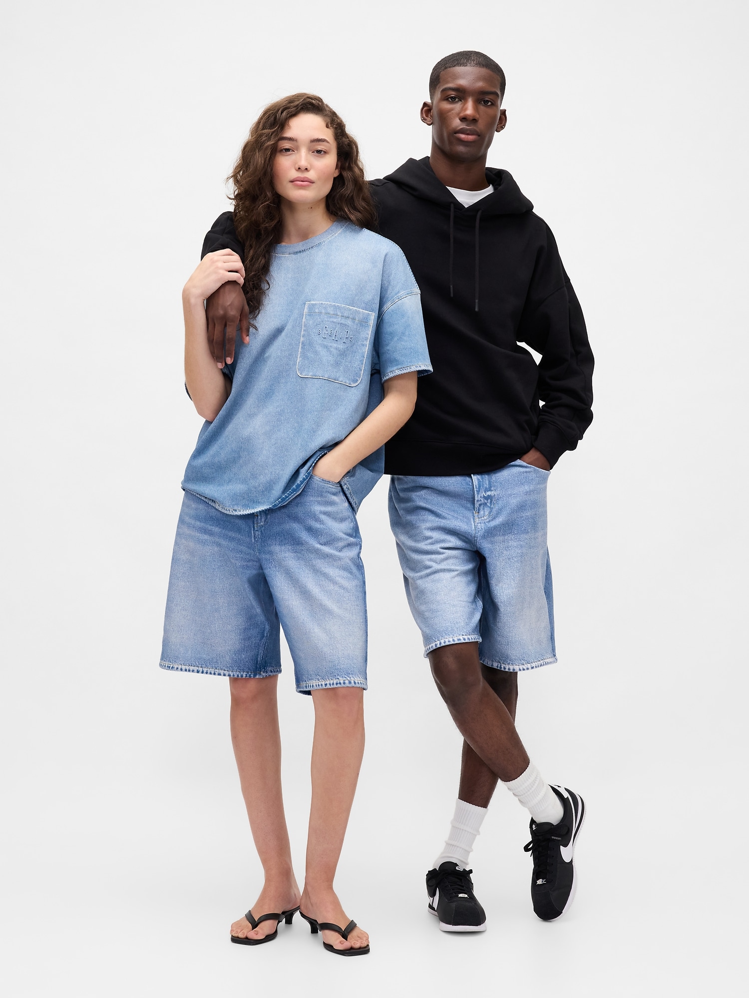 Gap公式オンラインストア | Gap × BÉIS ニットデニム バギーショートパンツ