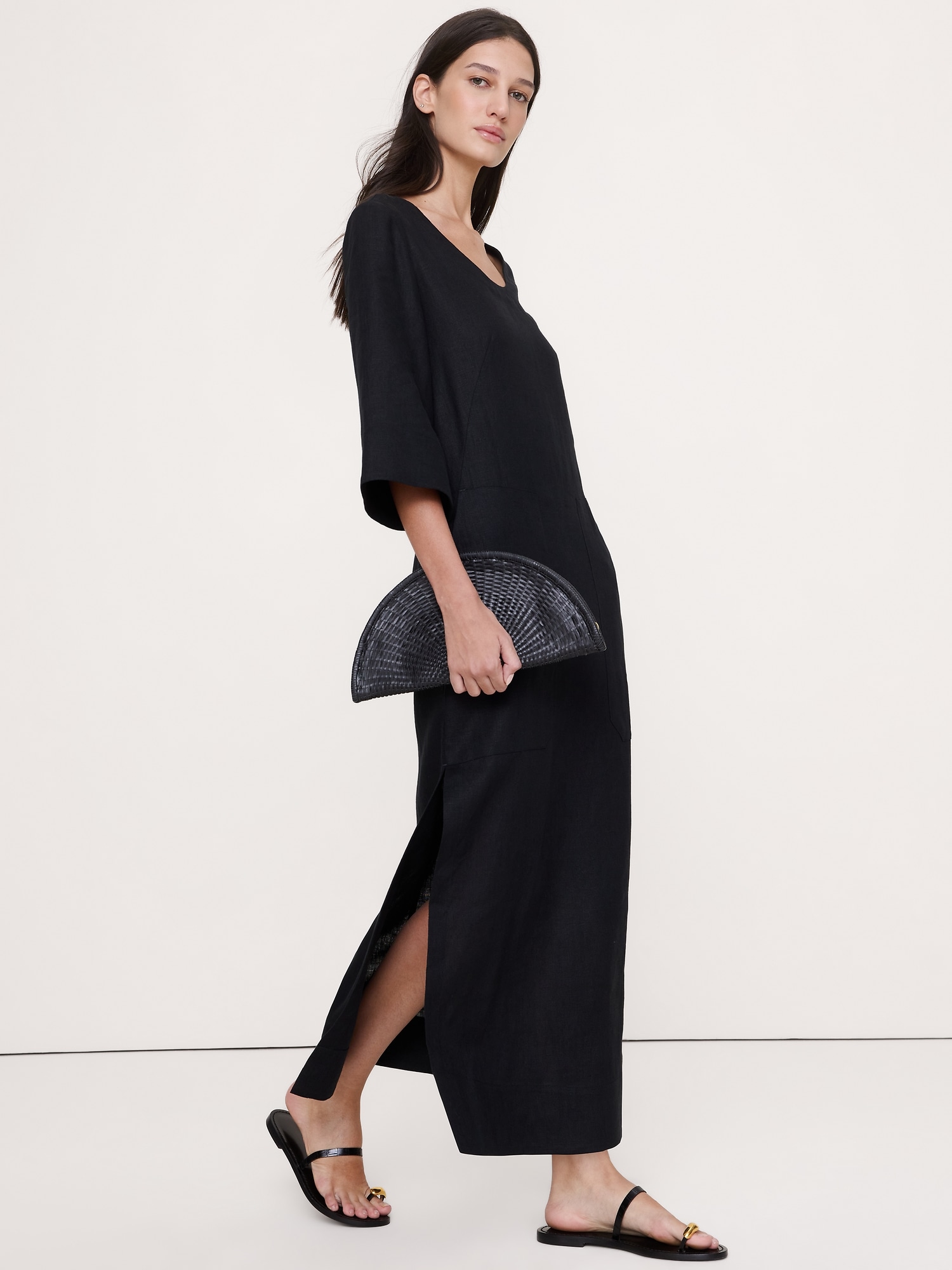 ROBE LONGUE EN LIN À ENCOLURE DÉGAGÉE