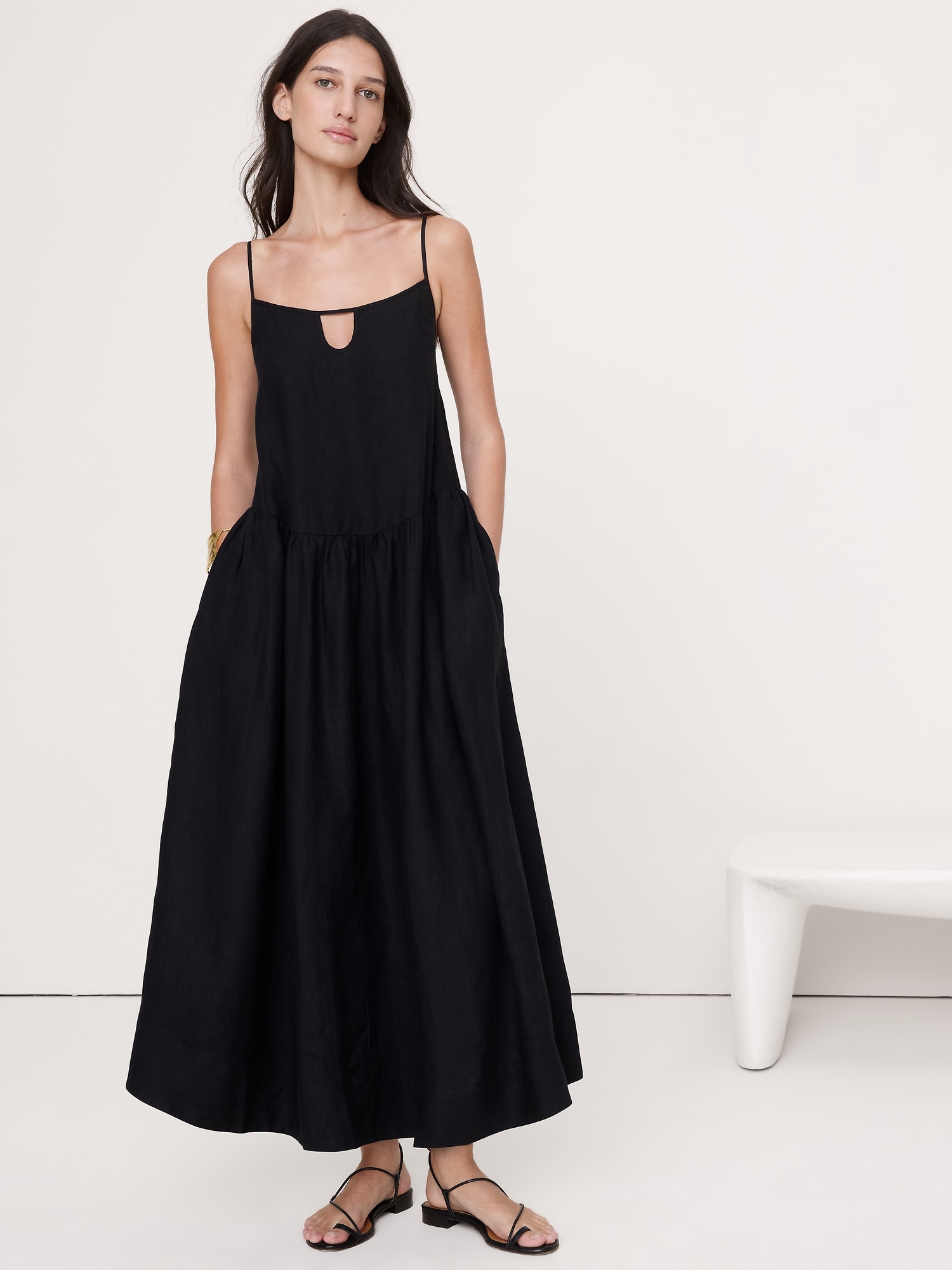 ROBE LONGUE EN LIN À TAILLE BASSE