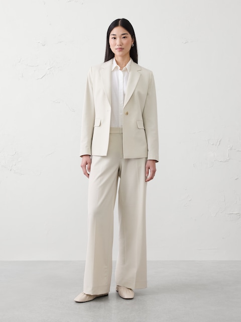 Sculpted Stretch Classic Blazer