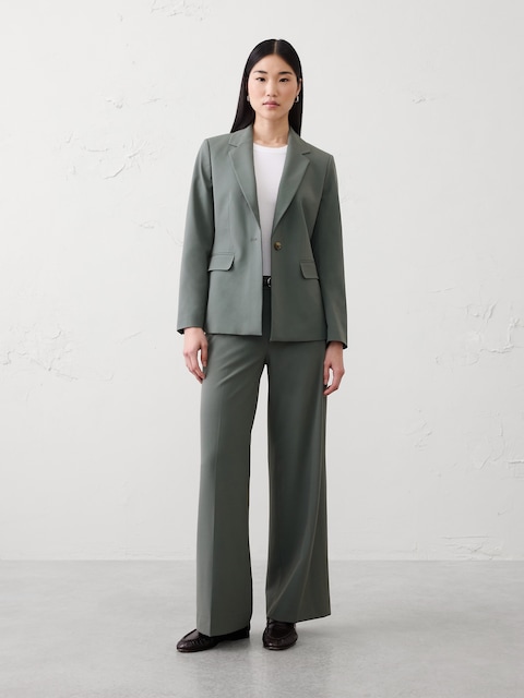 Sculpted Stretch Classic Blazer