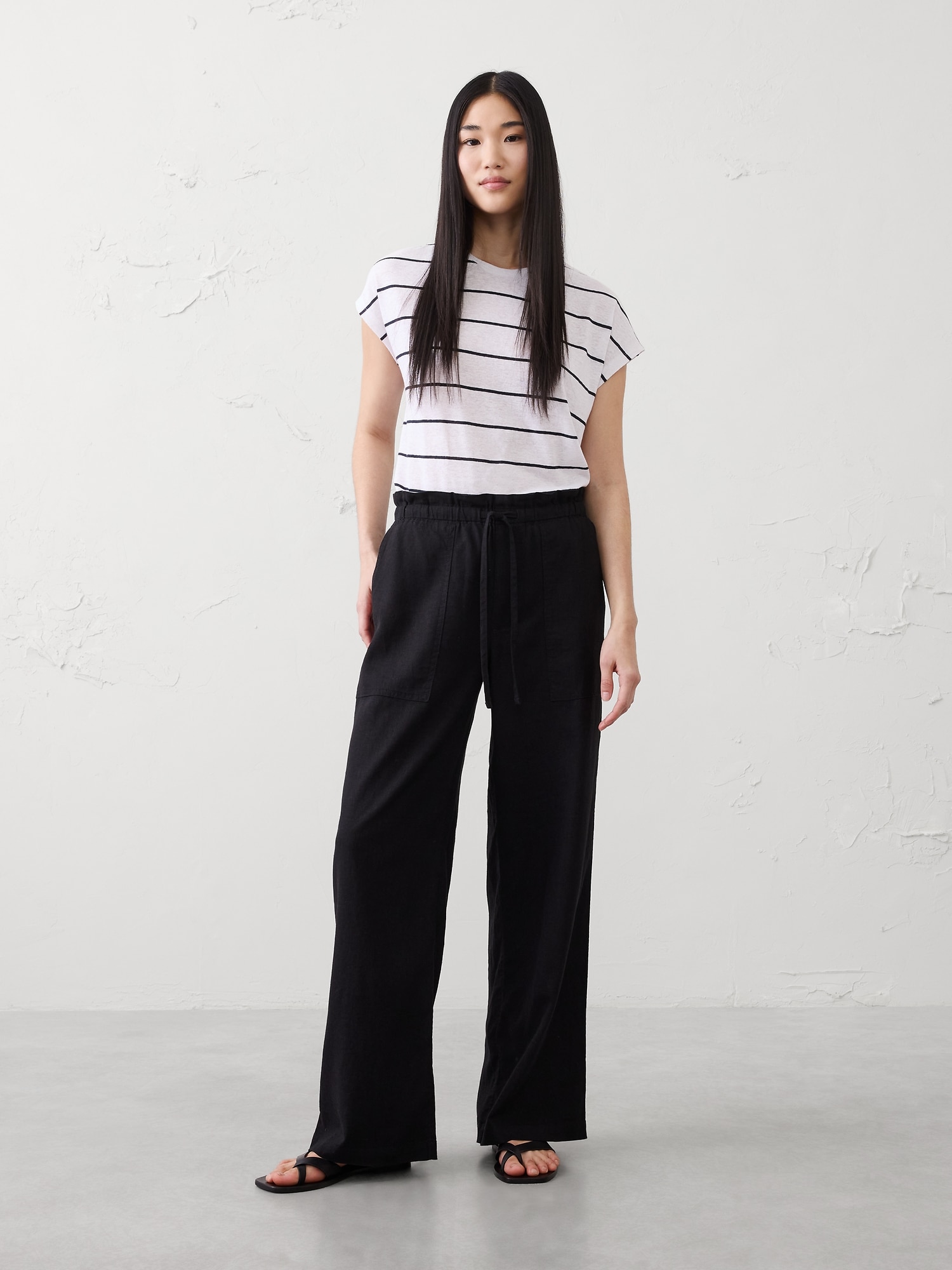 Straight Mid-Rise Linen-Blend Pull-On Pant