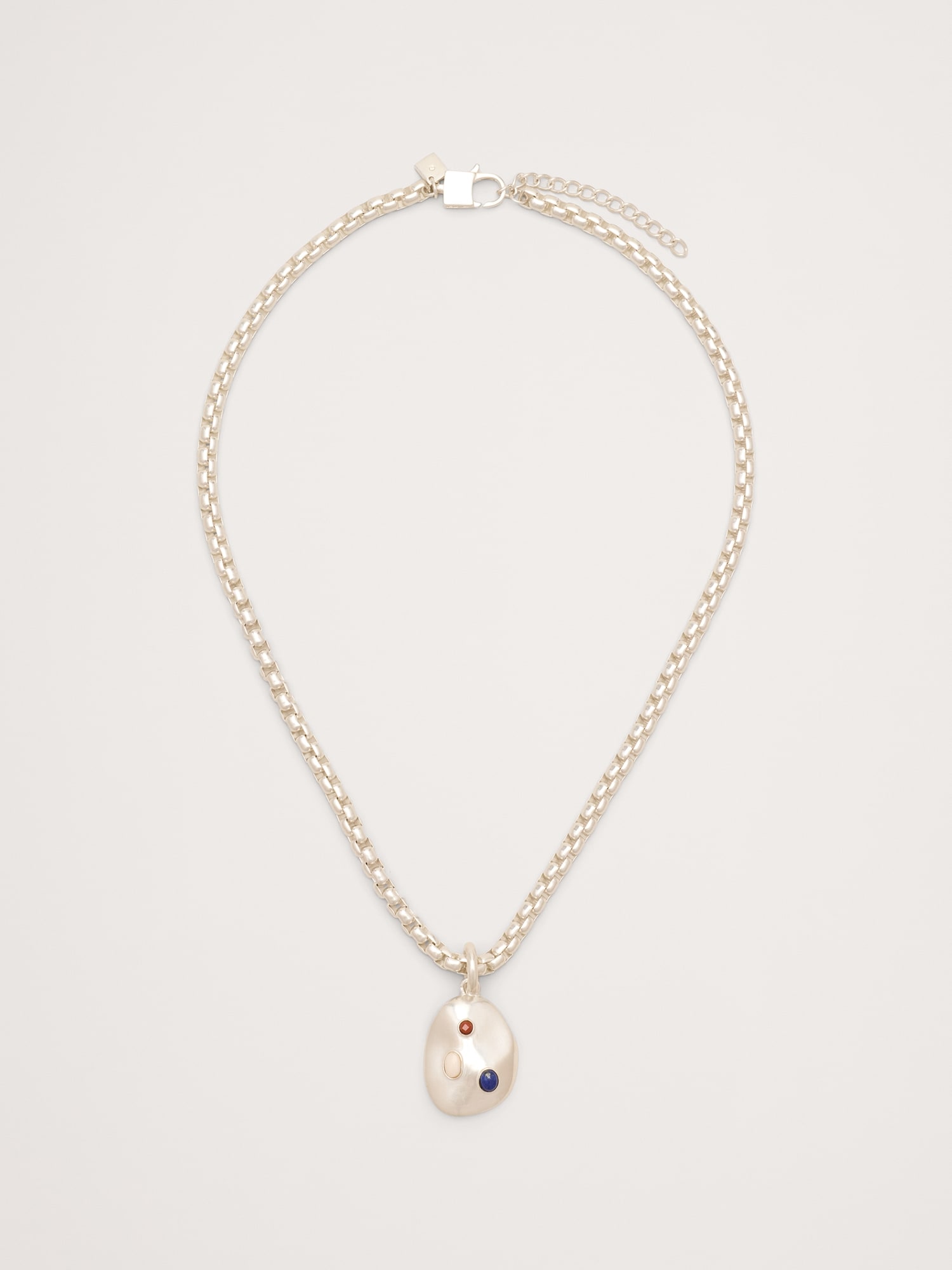 COLLIER À PENDENTIF OVALE SERTI DE PIERRES PRÉCIEUSES