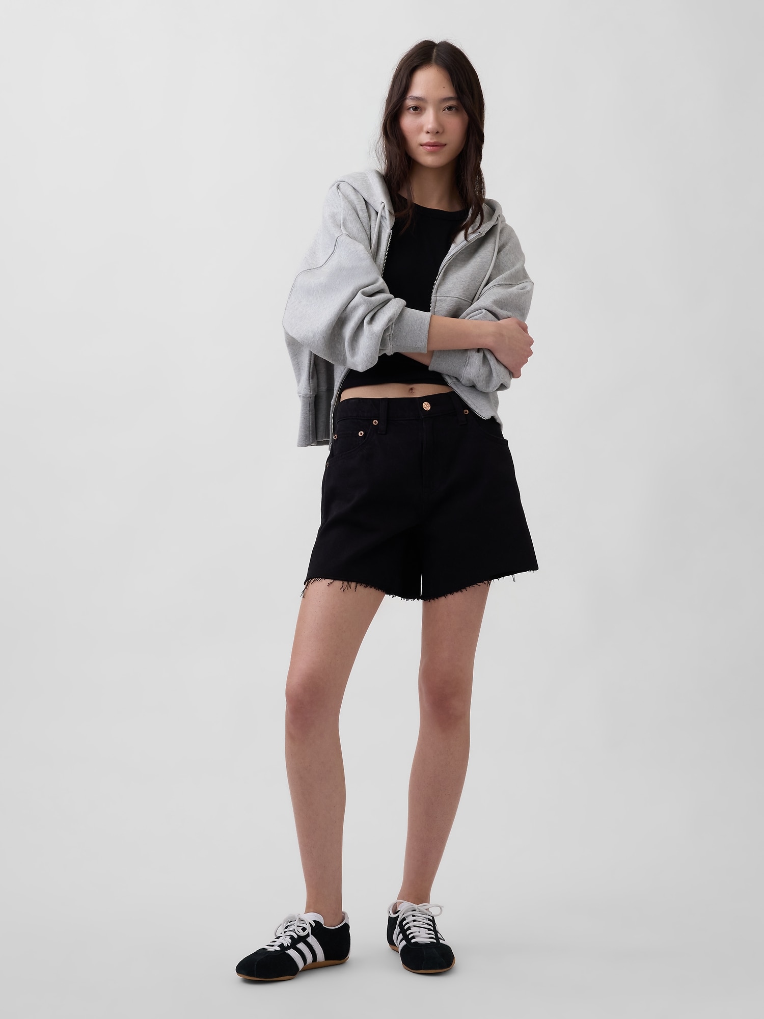 SHORT DÉCONTRACTÉ TAILLE BASSE MOYENNE EN DENIM COUPÉ DOUCEUR SUPRÊME, ENTREJAMBE DE 10 CM