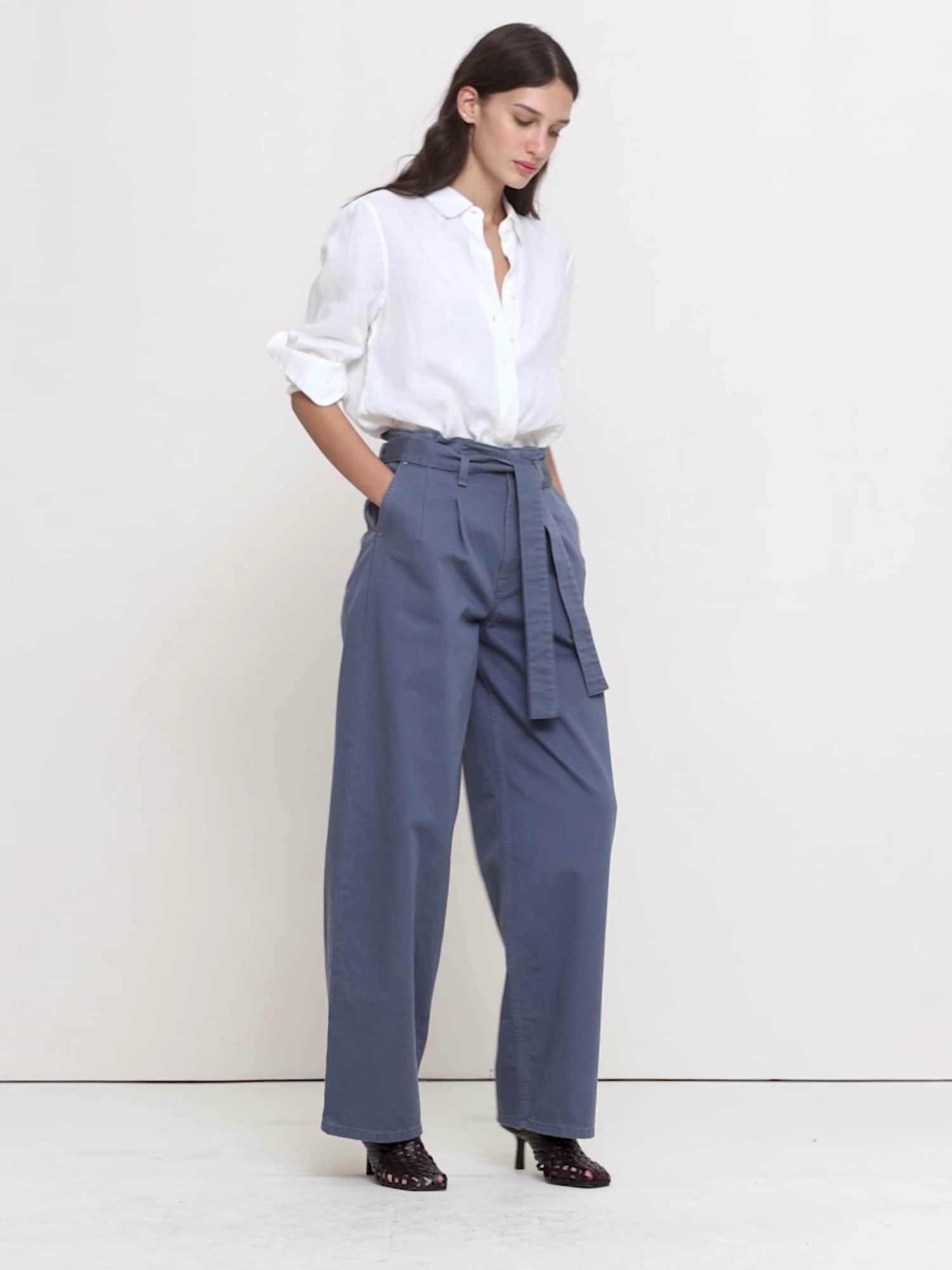 PANTALON À JAMBE LARGE ET À TAILLE ACCORDÉON TRÈS HAUTE
