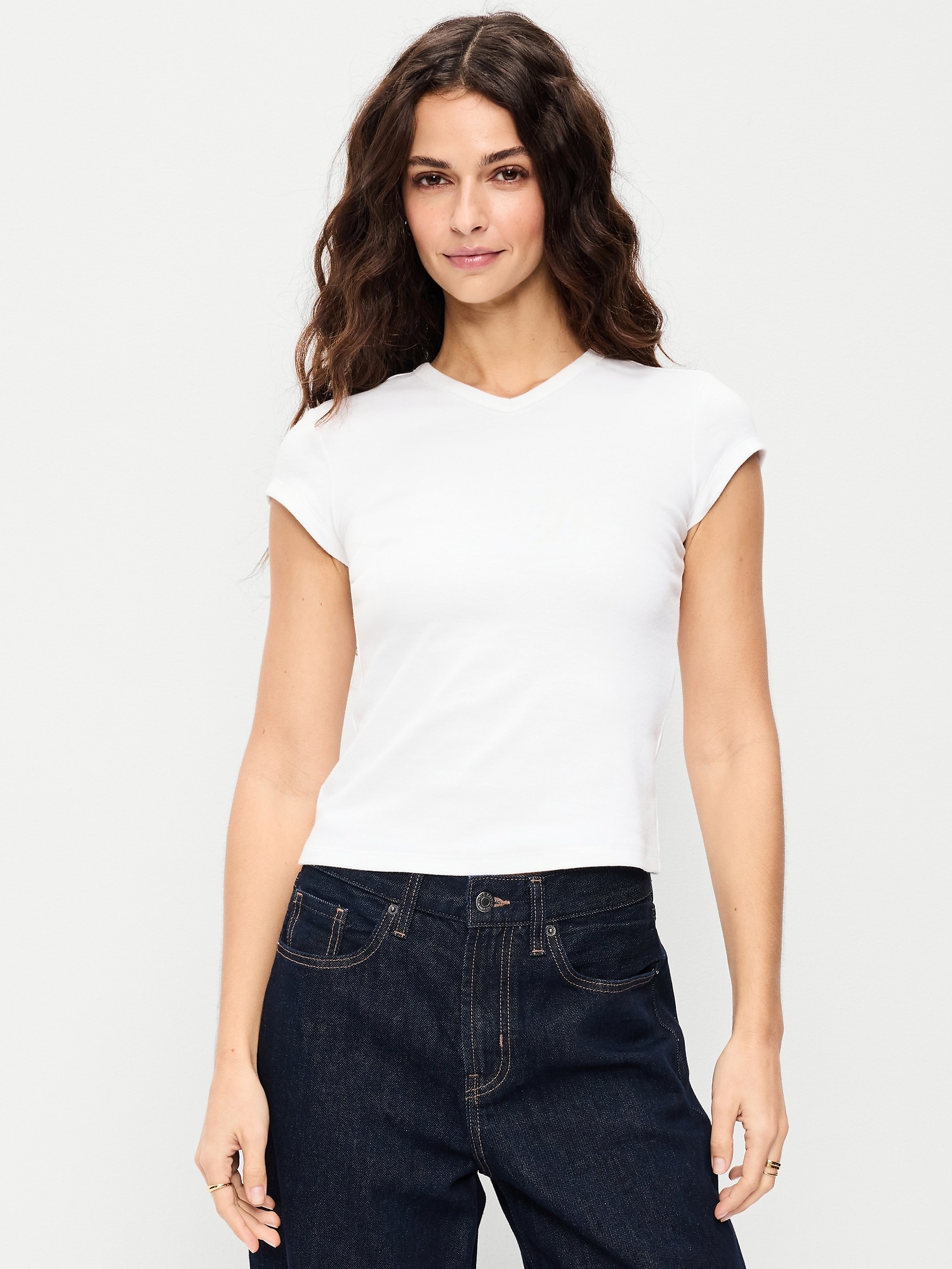 T-SHIRT AJUSTÉ À ENCOLURE HAUTE EN V