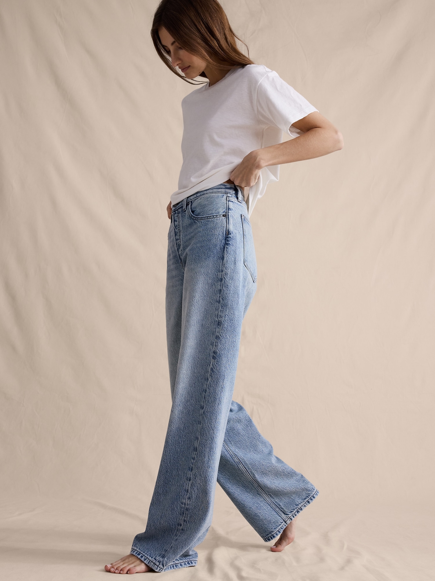 Mid-Rise Baggy-Straight Lightweight Jean