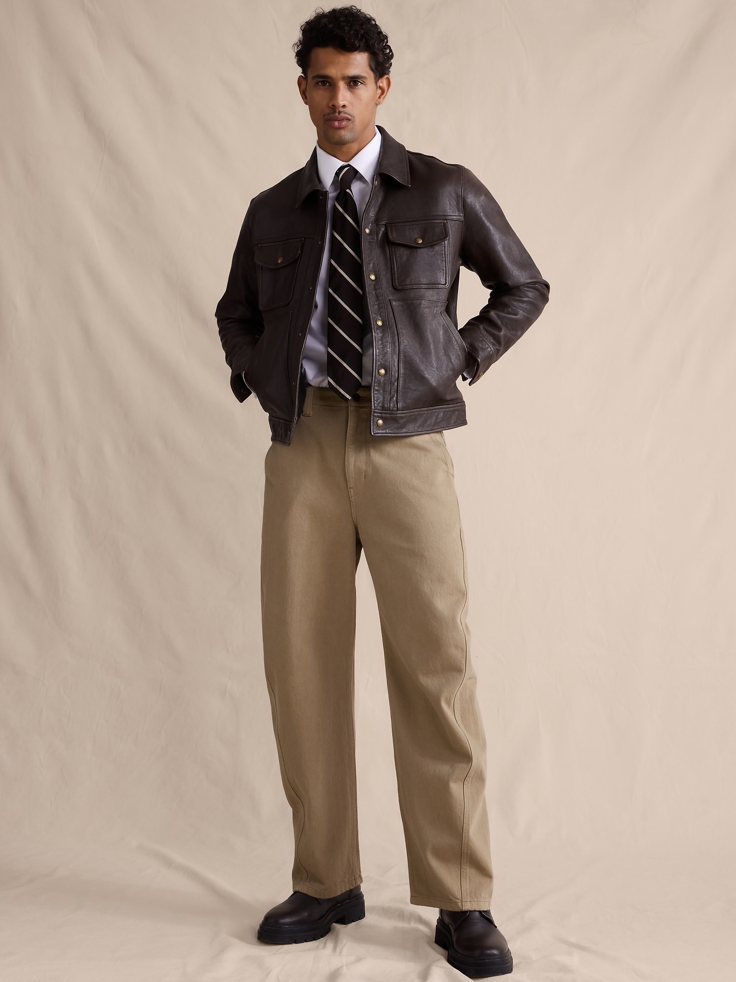 JEAN AMPLE À COUTURES INCURVÉES